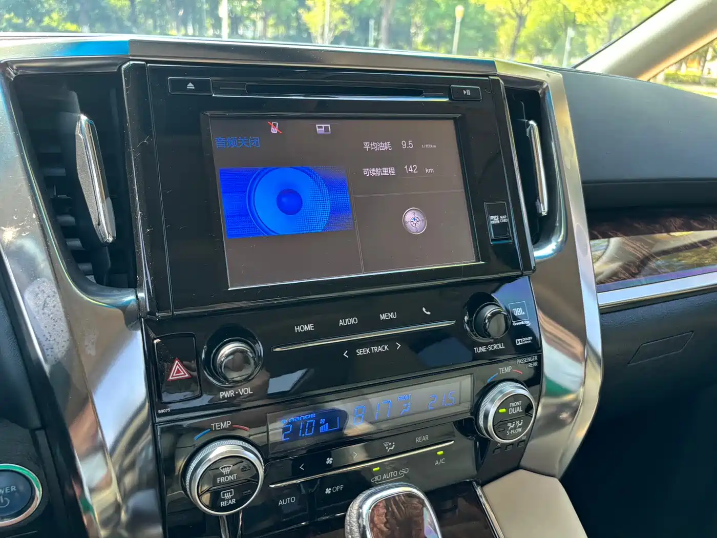 Toyota Alphard 2019 Hybrid 2.5L Luxury фото 14