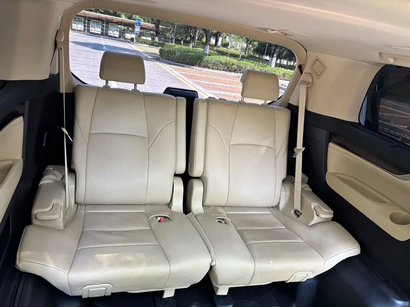 Toyota Alphard 2019 Hybrid 2.5L Luxury фото 10