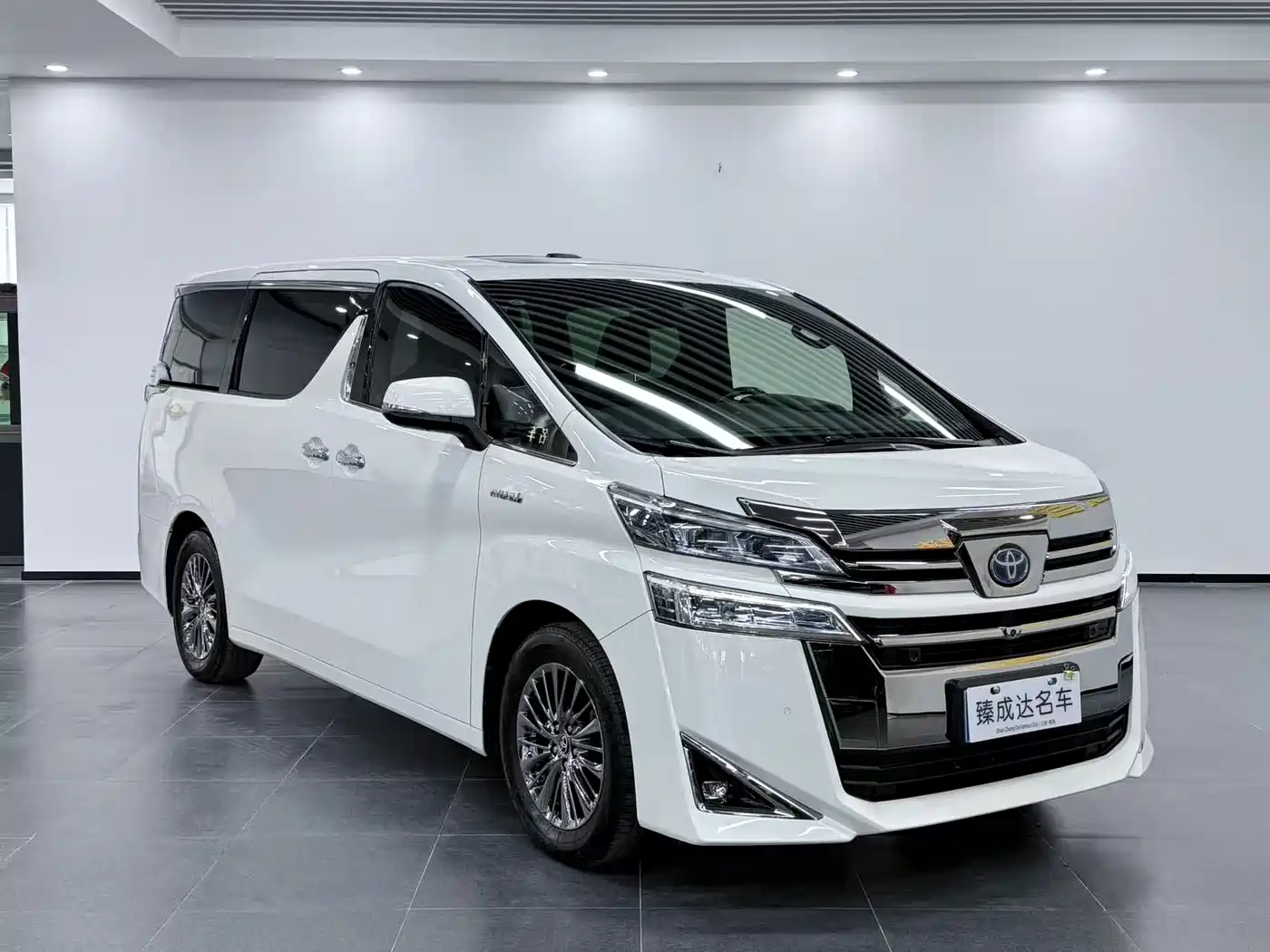 Toyota Vellfire 2021 Crown Hybrid 2.5L HV Premium Edition фото 3