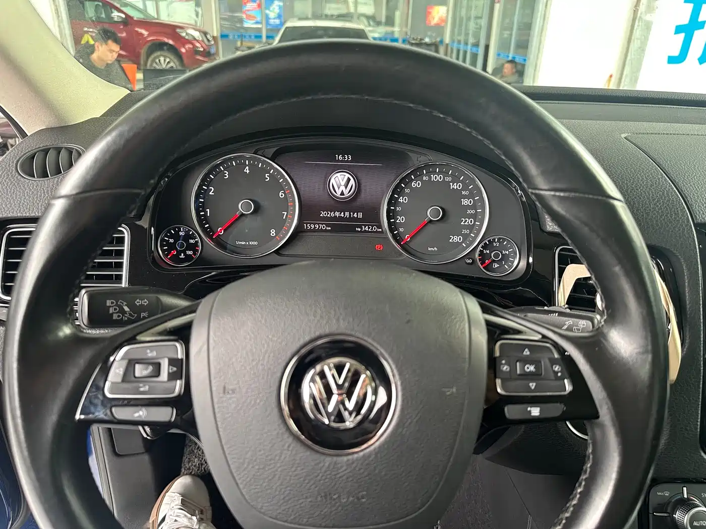 VOLKSWAGEN TOUAREG