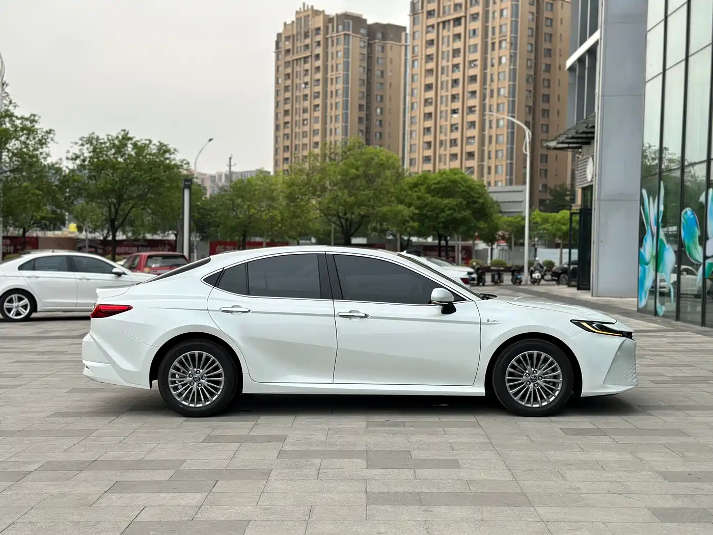Toyota Camry 2026 Hybrid 2.0HGVP Luxury Edition фото 15