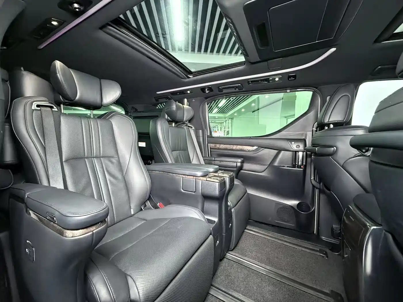 Toyota Vellfire 2021 Crown Hybrid 2.5L HV Premium Edition фото 13