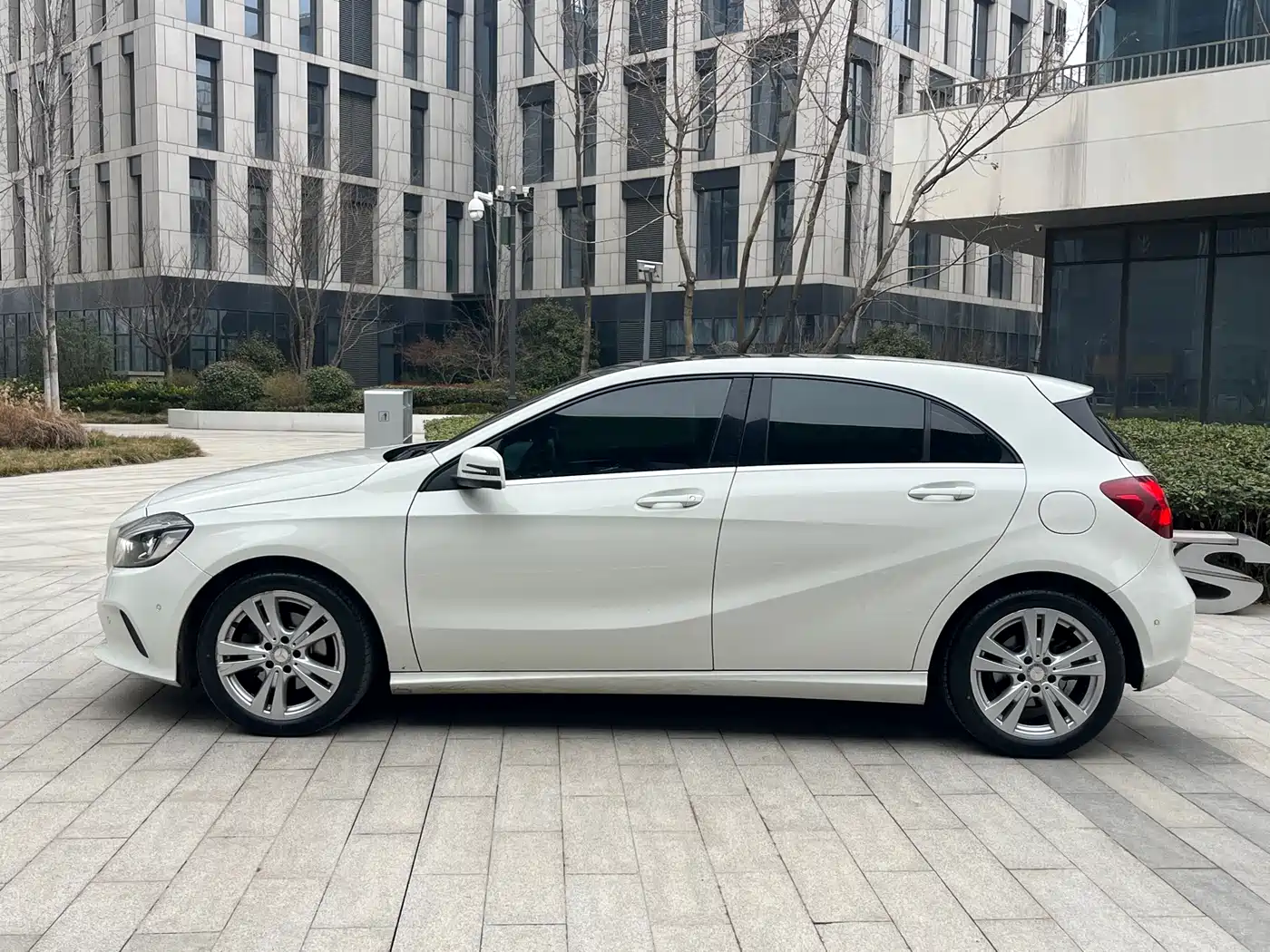 Mercedes-Benz A-Class (Import) 2017 A 200 Dynamic Edition фото 3