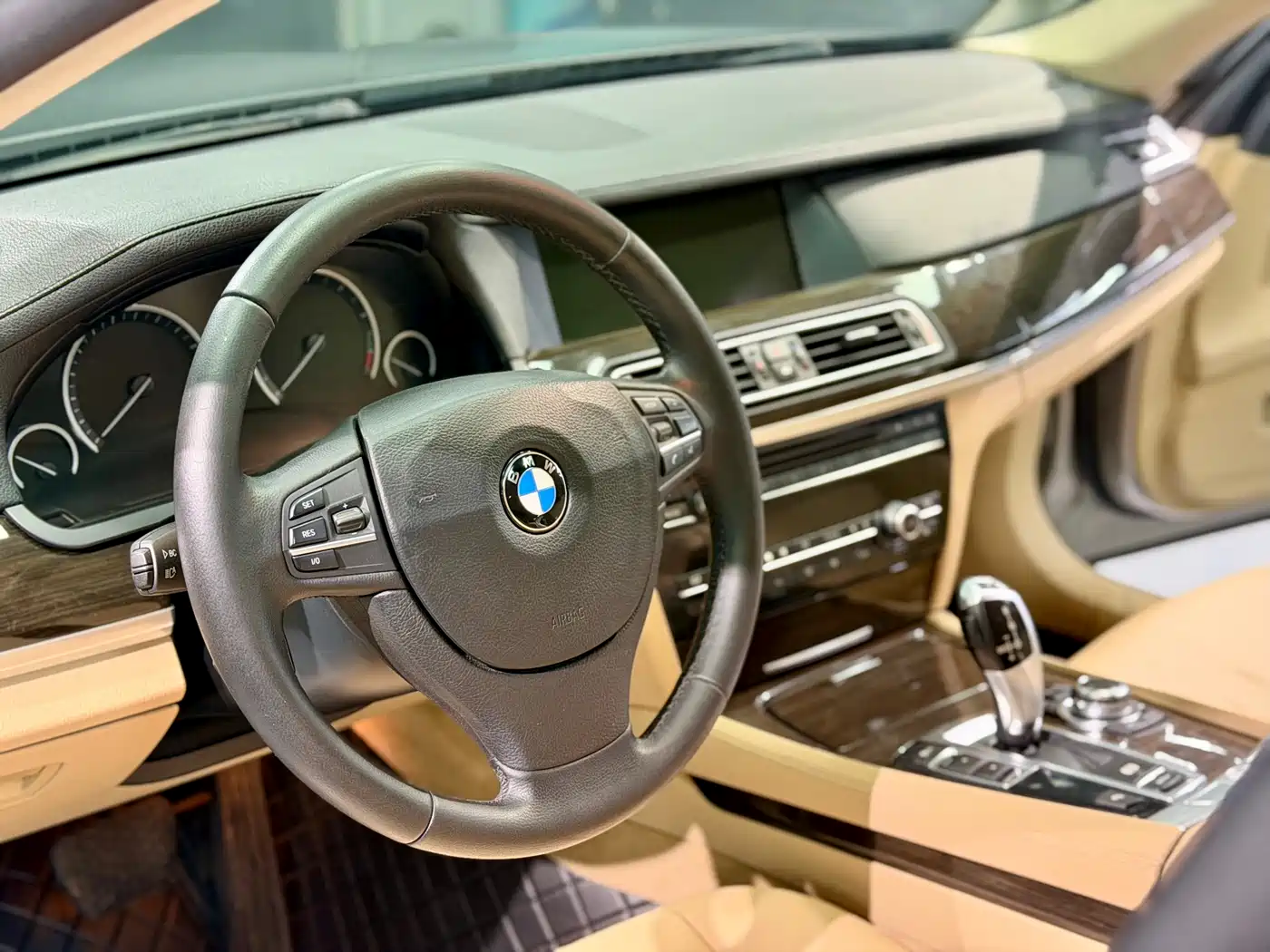BMW 7 Series 2009 740Li Premium фото 8