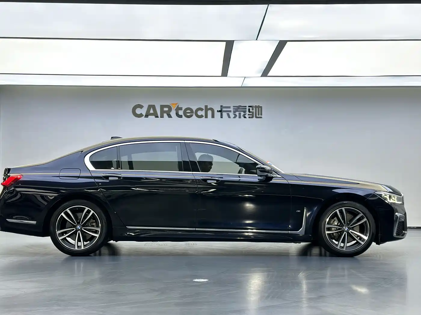 BMW 7 Series 2021 Model 730Li M Sport Package фото 21