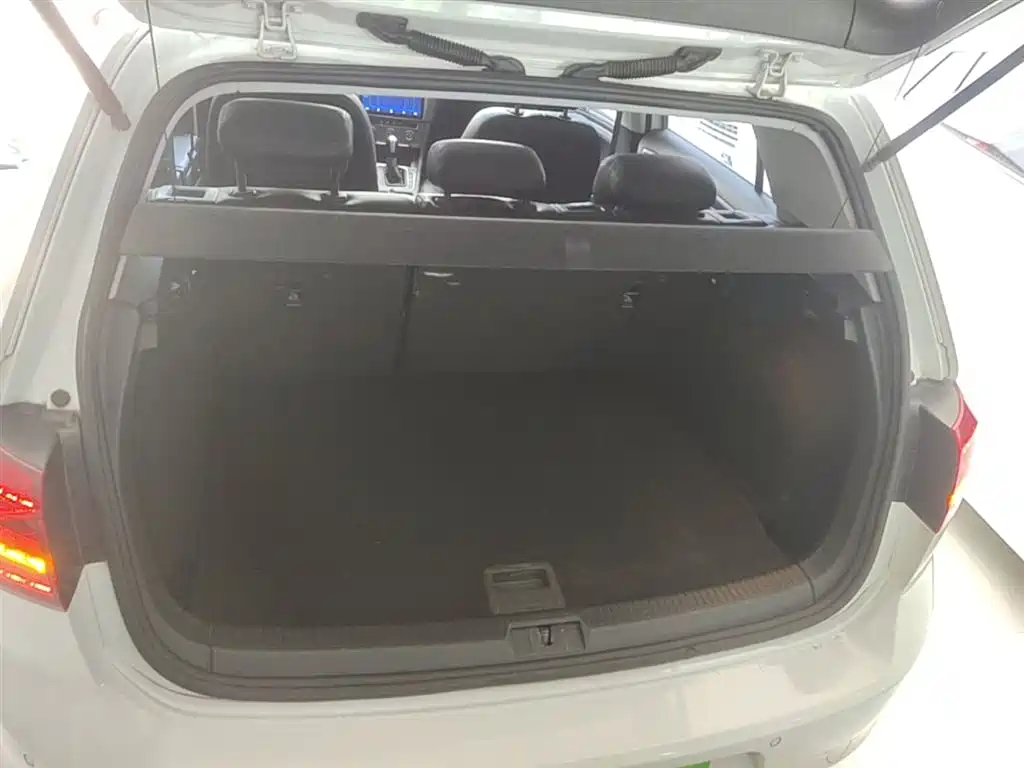 Volkswagen Golf 2016 1.6L Automatic Comfort фото 19