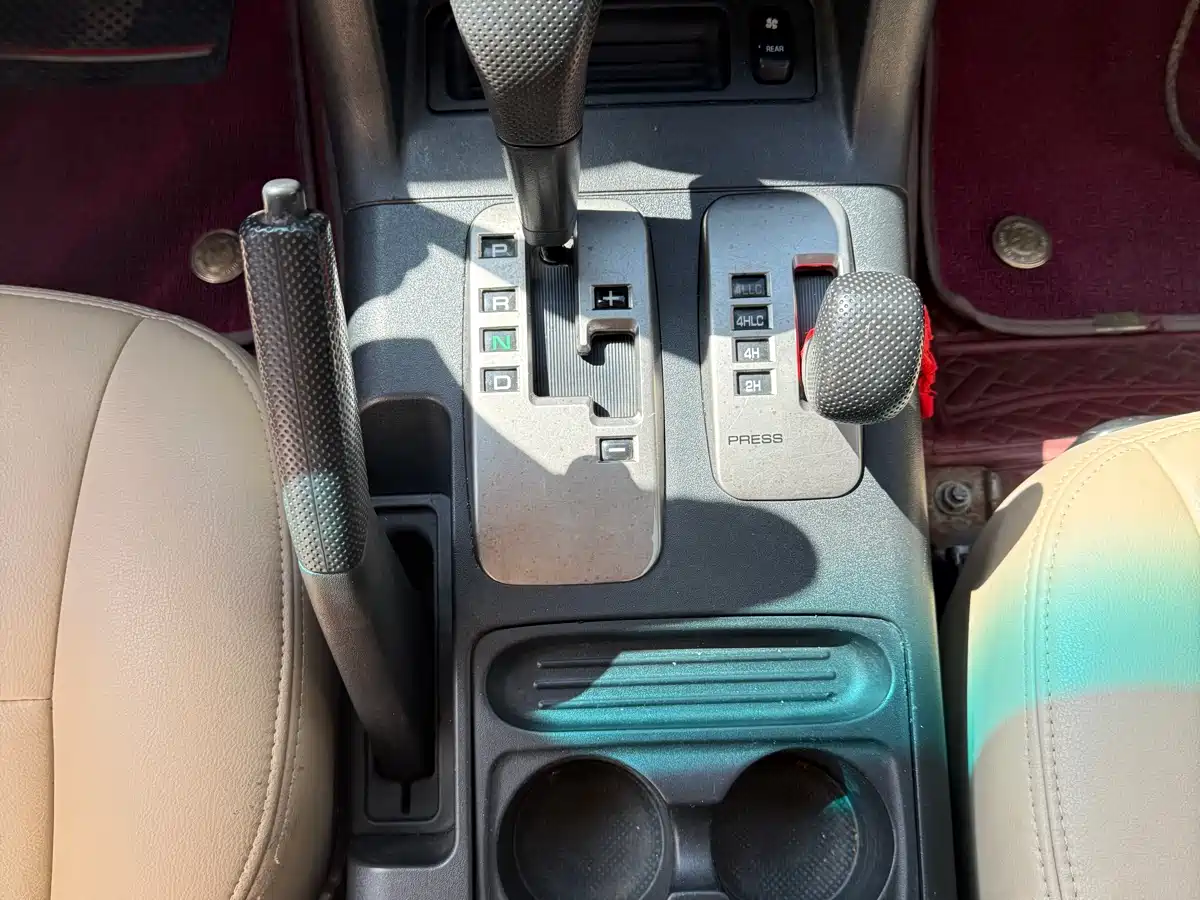 Mitsubishi Pajero 2006 Model 3.0L AT GLS фото 12