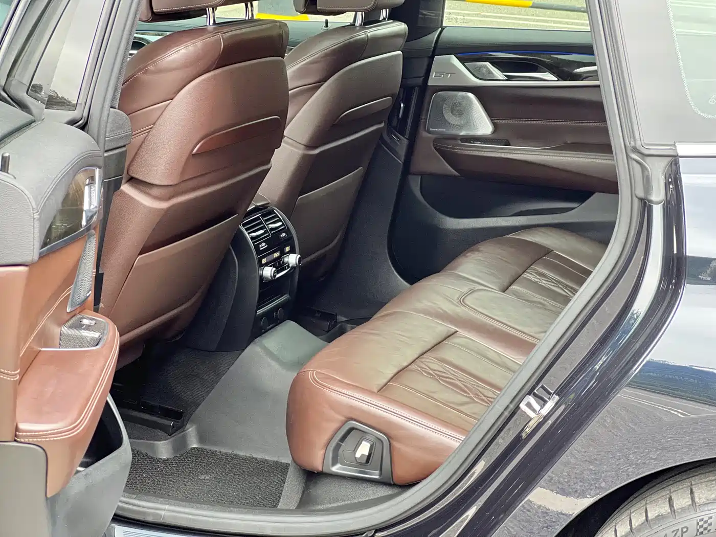 BMW 6 Series GT 2019 630i M Sport Grand Tourer Edition фото 8