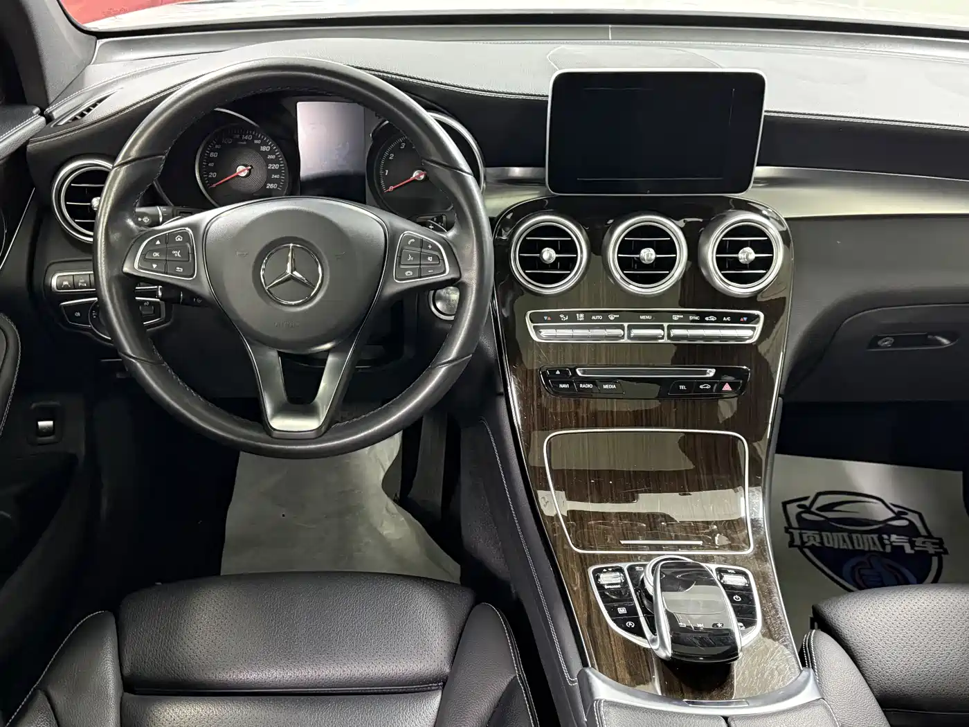 Mercedes-Benz GLC 2017 GLC 260 4MATIC Luxury фото 10