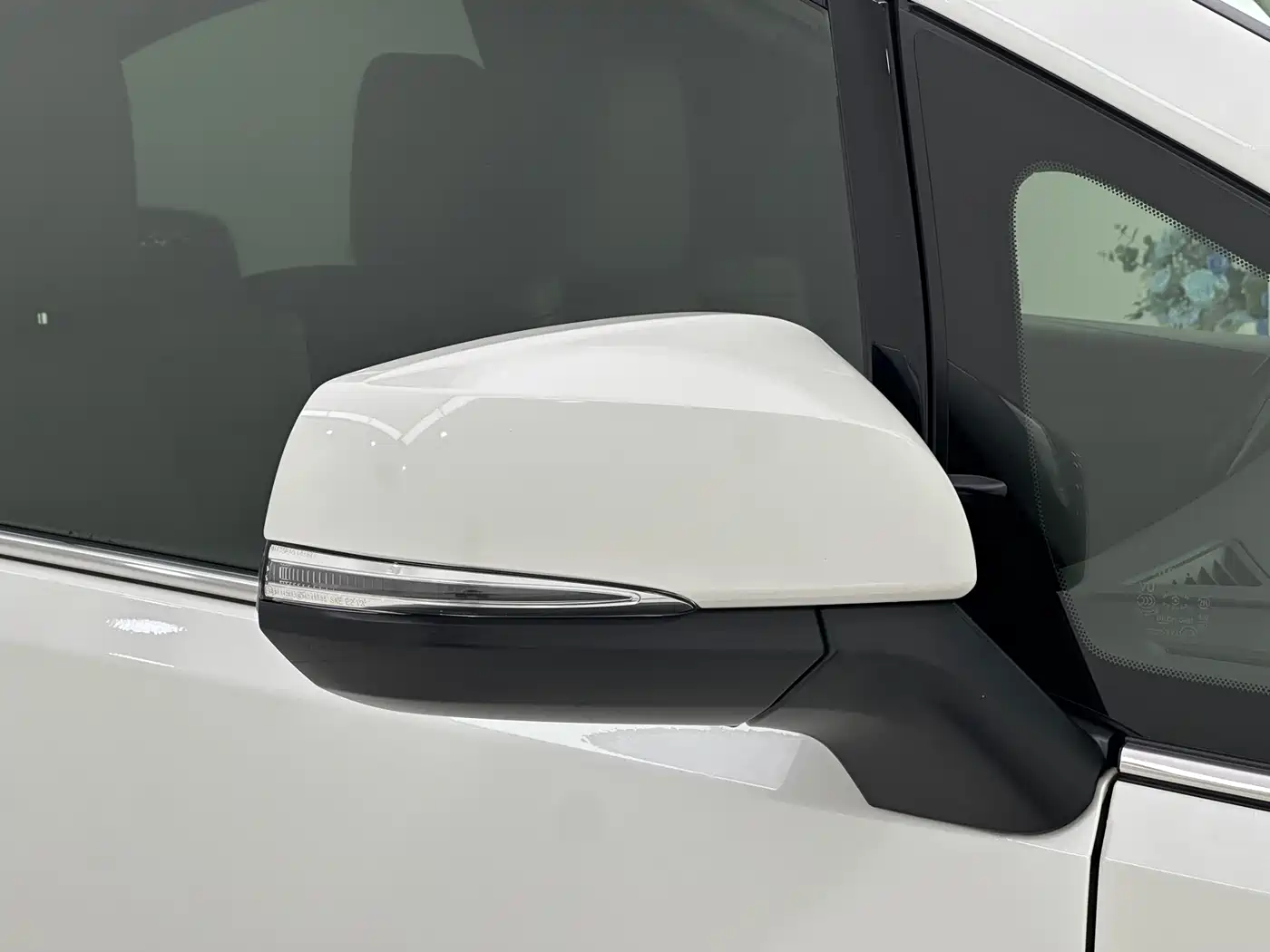 Toyota Alphard 2015 3.5L Premium Edition фото 20