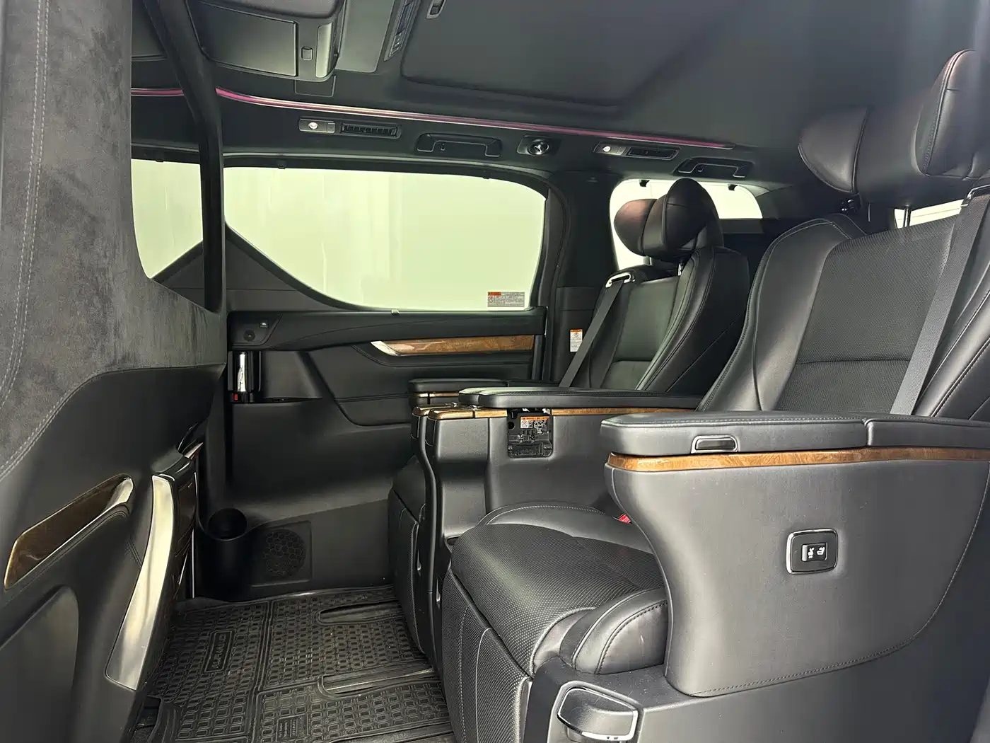 Toyota Alphard 2015 3.5L Premium Edition фото 28