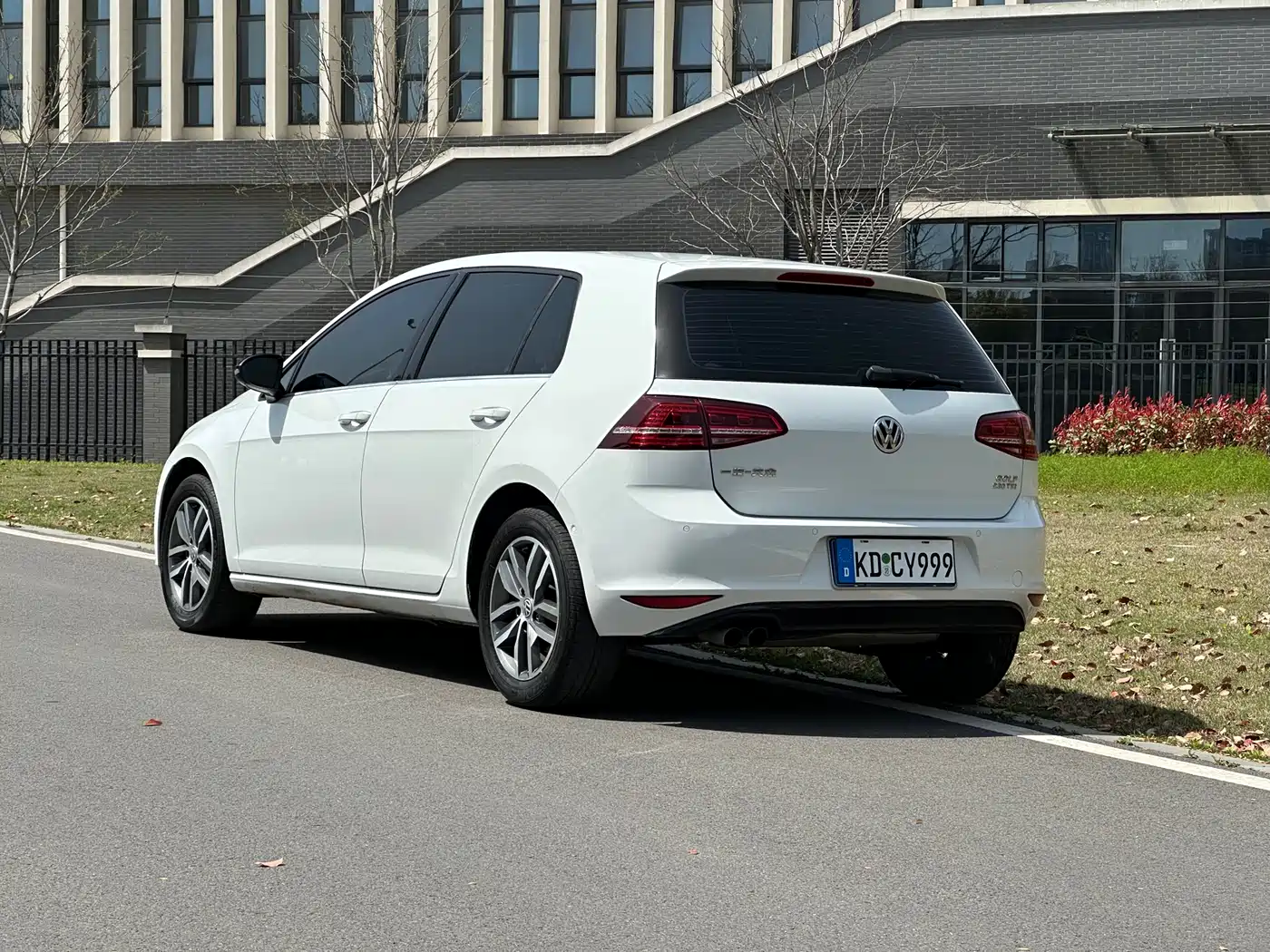 Volkswagen Golf 2017 230TSI Auto Luxury Millionth Anniversary Edition фото 14