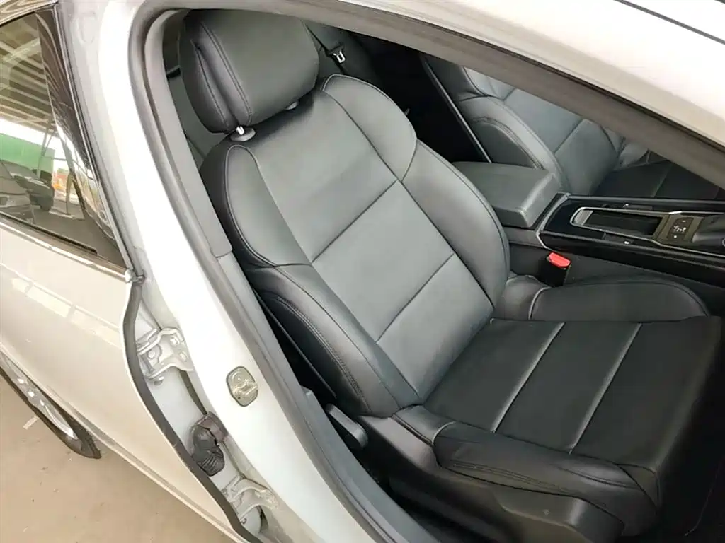 Peugeot 508 2015 1.6THP Auto Comfort Edition фото 25