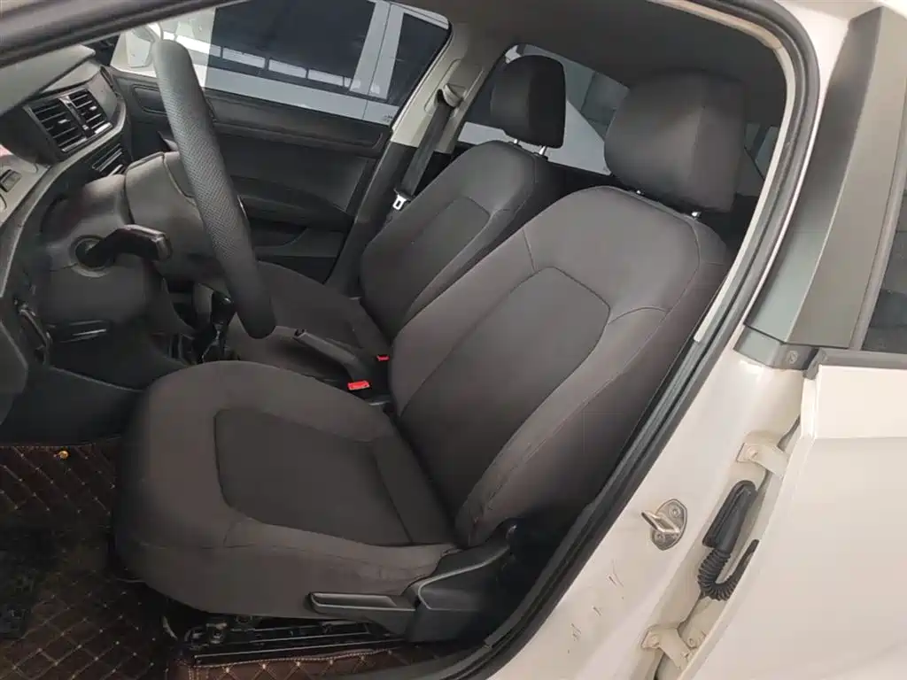Volkswagen Santana 2015 1.6L Manual Trend Edition фото 15