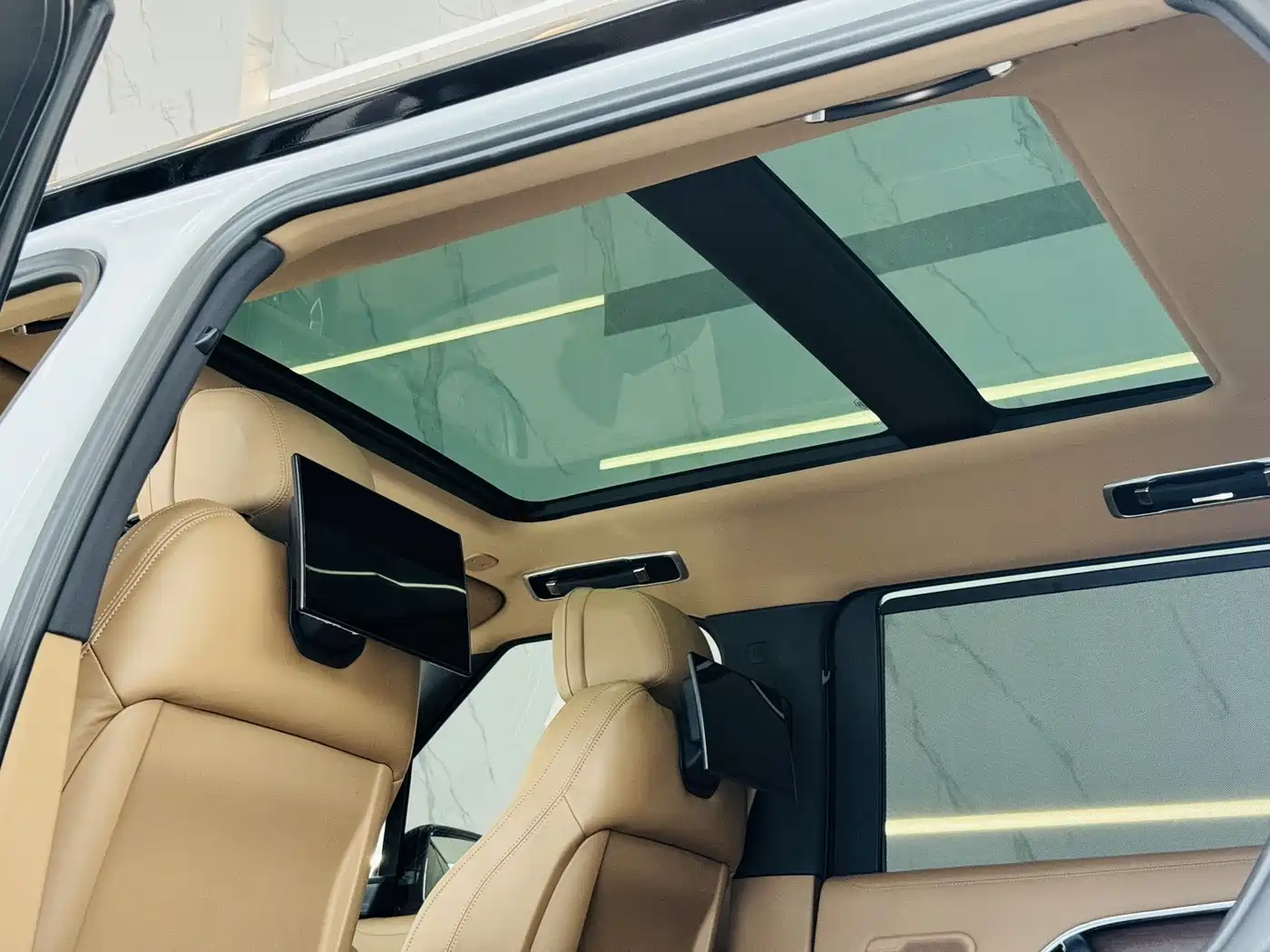 Land Rover Range Rover 2023 3.0 L6 400PS Genesis Extended Version фото 15