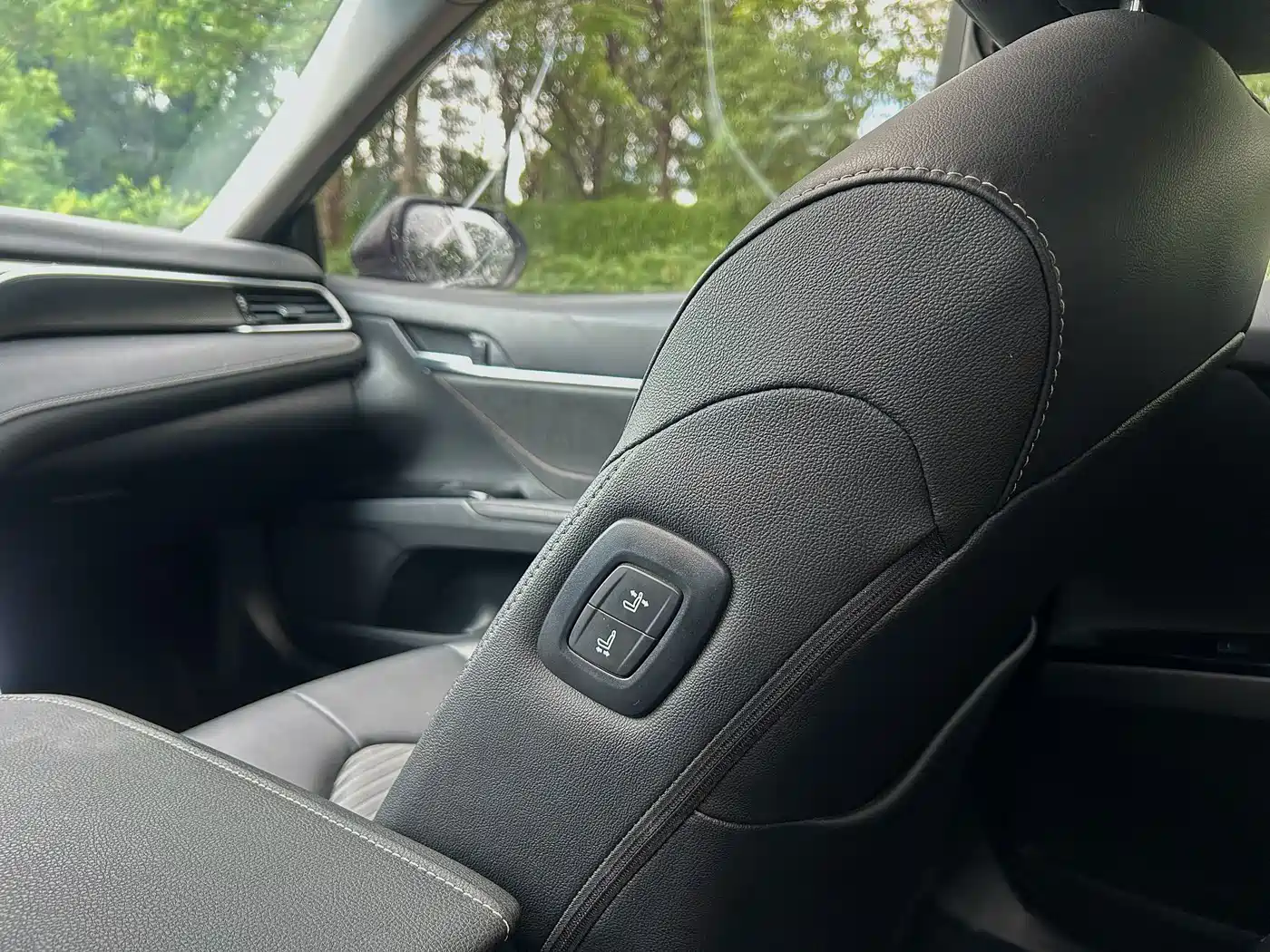 Toyota Camry 2023 2.0S Knight Edition фото 22