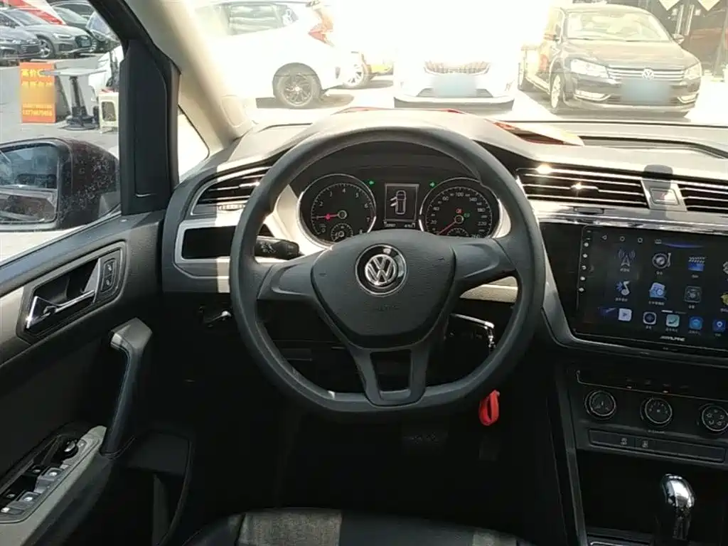 Volkswagen Touran 2016 Touran L 280TSI DSG Trendline фото 11