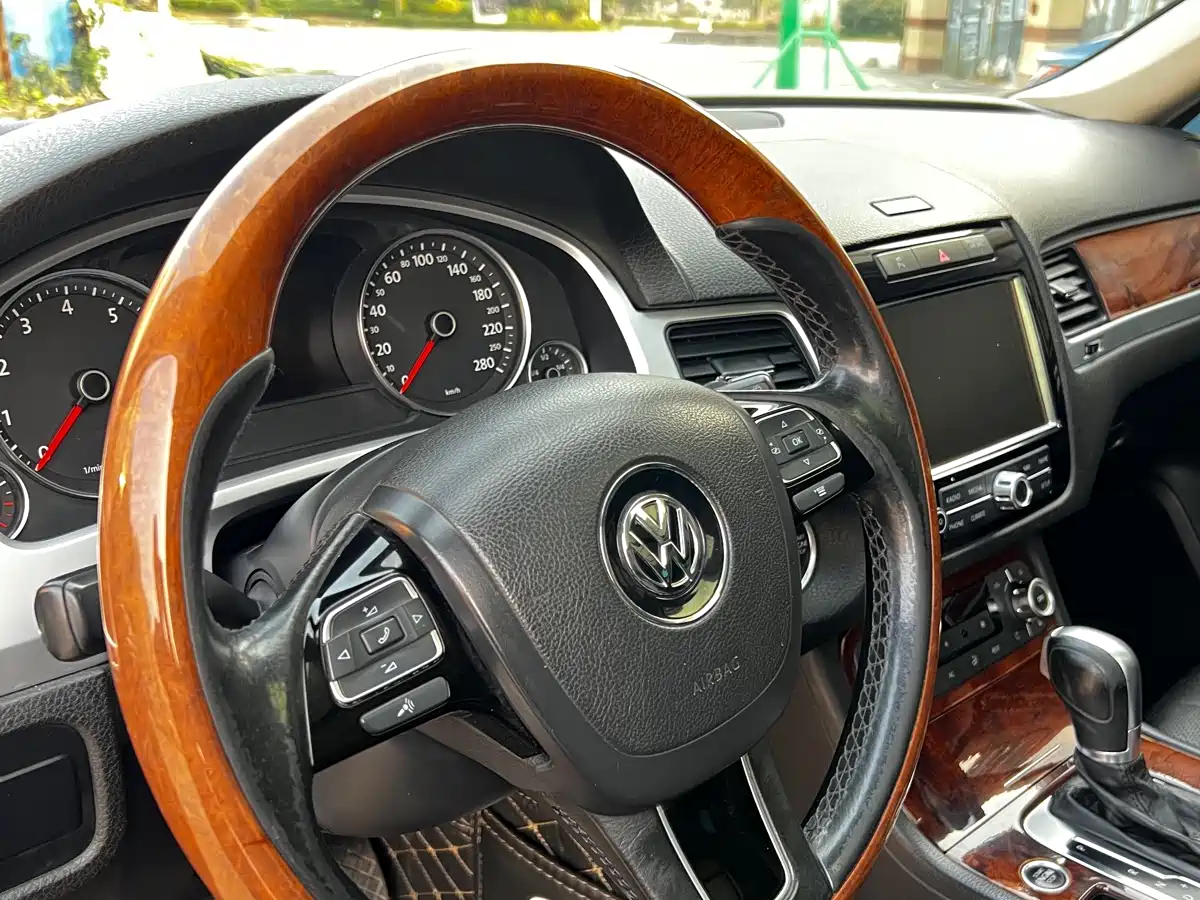 Volkswagen Touareg 2011 3.0TSI Premium фото 16