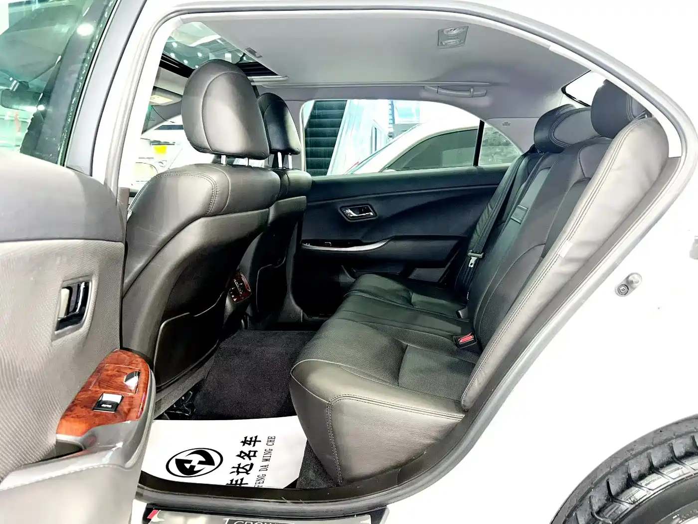 Toyota Crown 2012 2.5L Royal Leather Edition фото 6