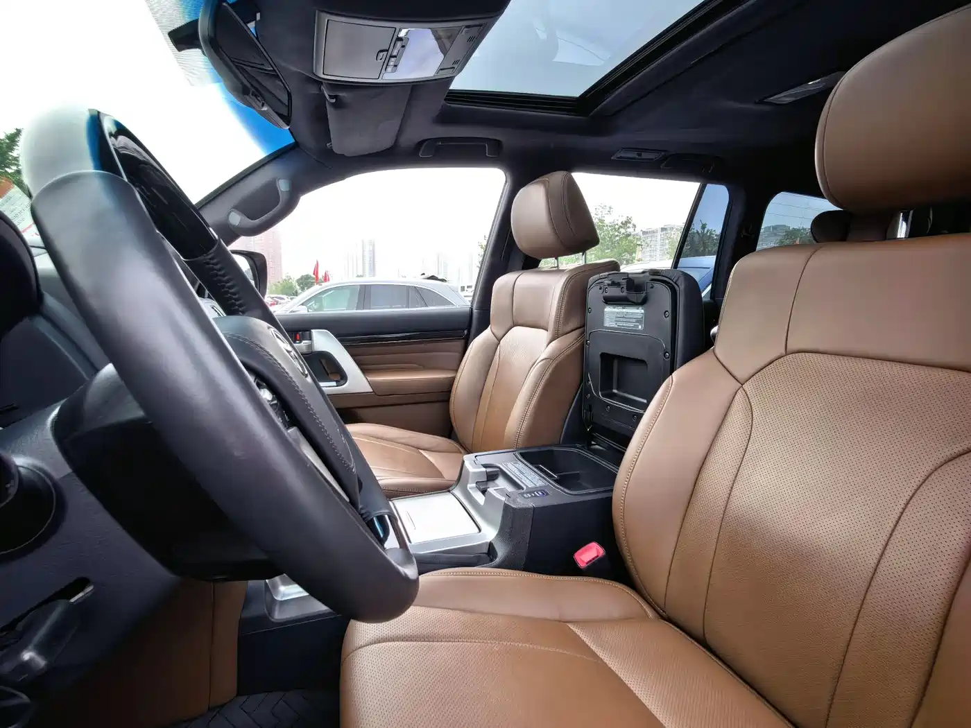 Toyota Land Cruiser (Import) 2015 4.6L V8 Middle East Limited Edition фото 8