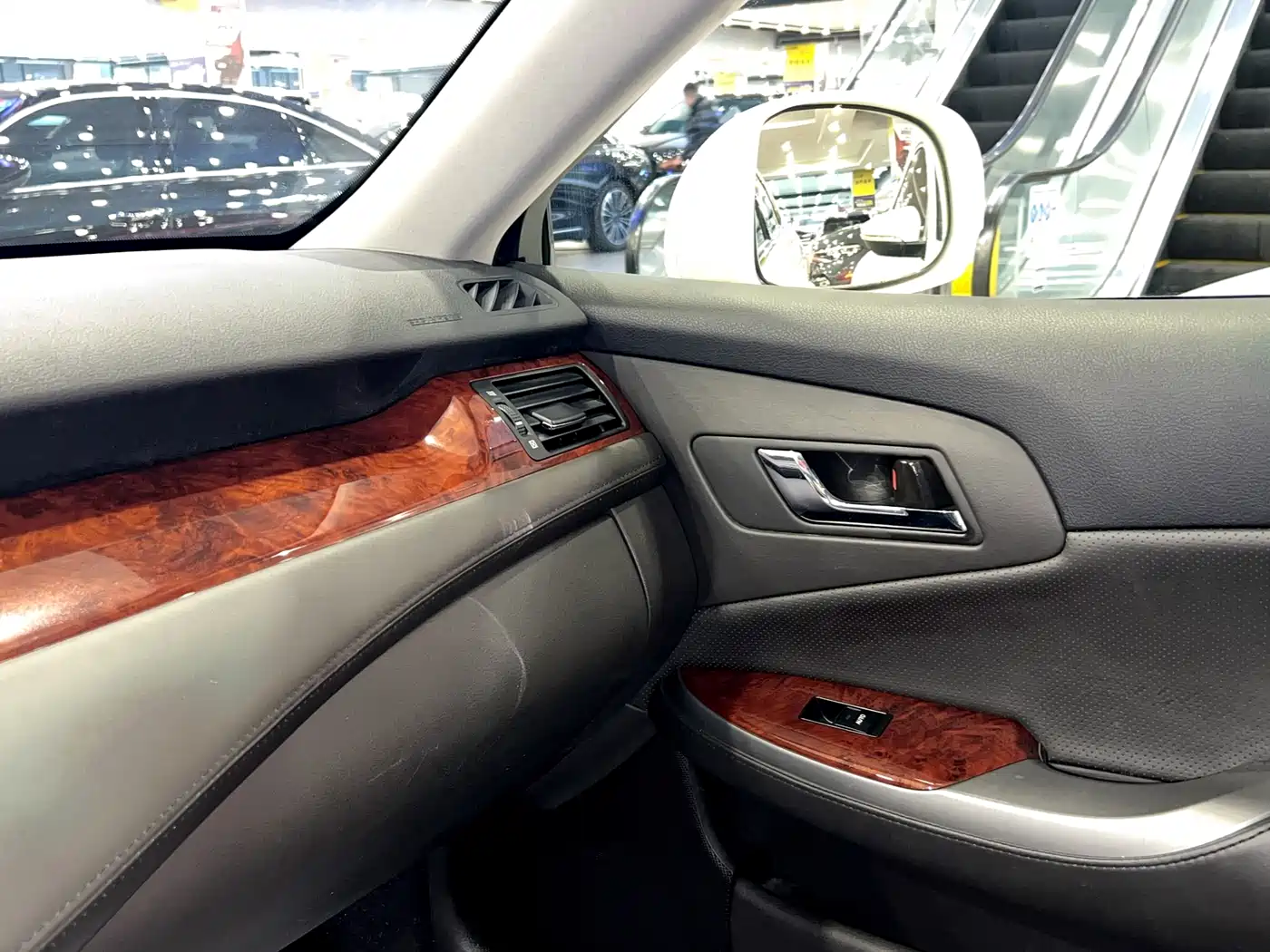 Toyota Crown 2012 2.5L Royal Leather Edition фото 10