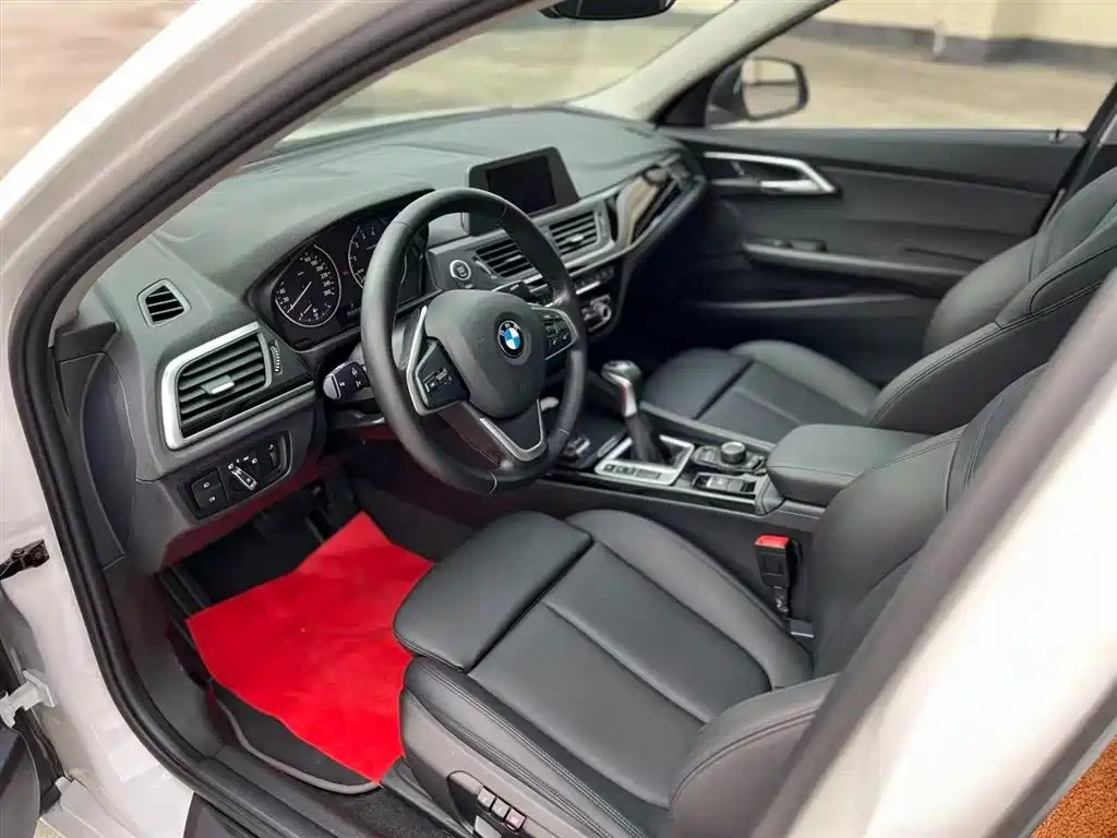 BMW 1 Series 2017 118i Sport фото 2