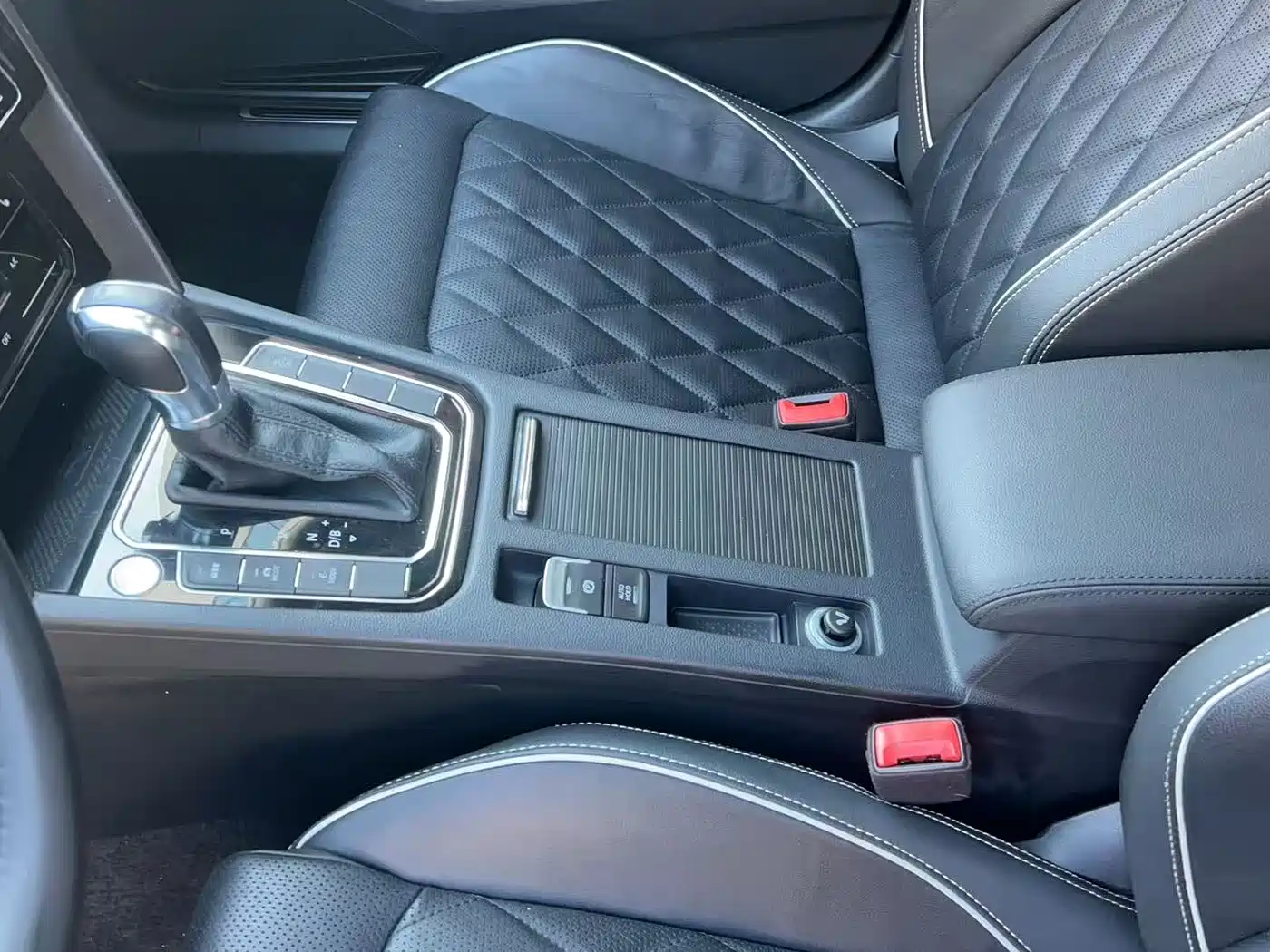 VOLKSWAGEN MAGOTAN GTE PLUG IN HYBRID