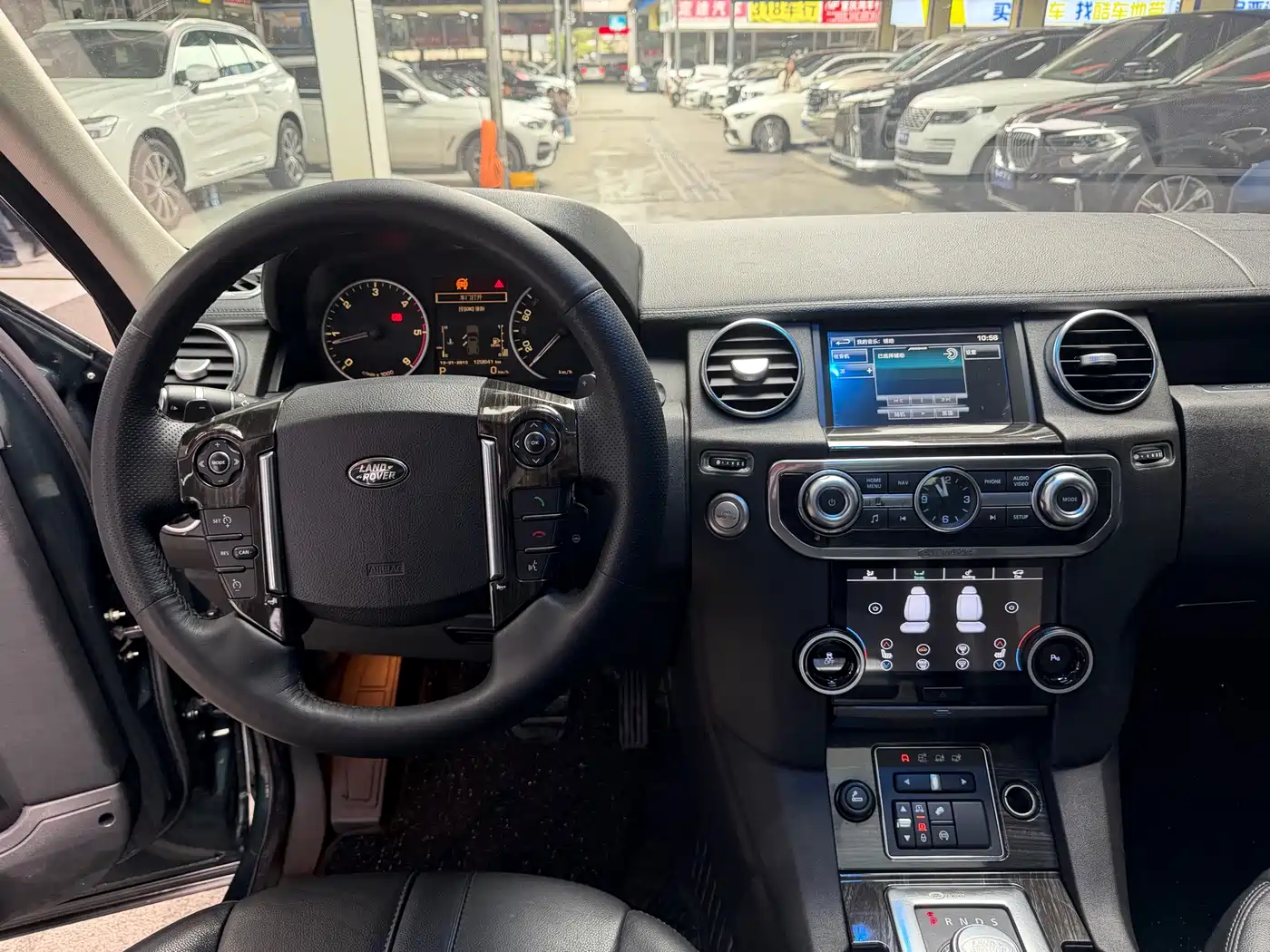 Land Rover Discovery 2015 3.0 SDV6 HSE Diesel фото 12