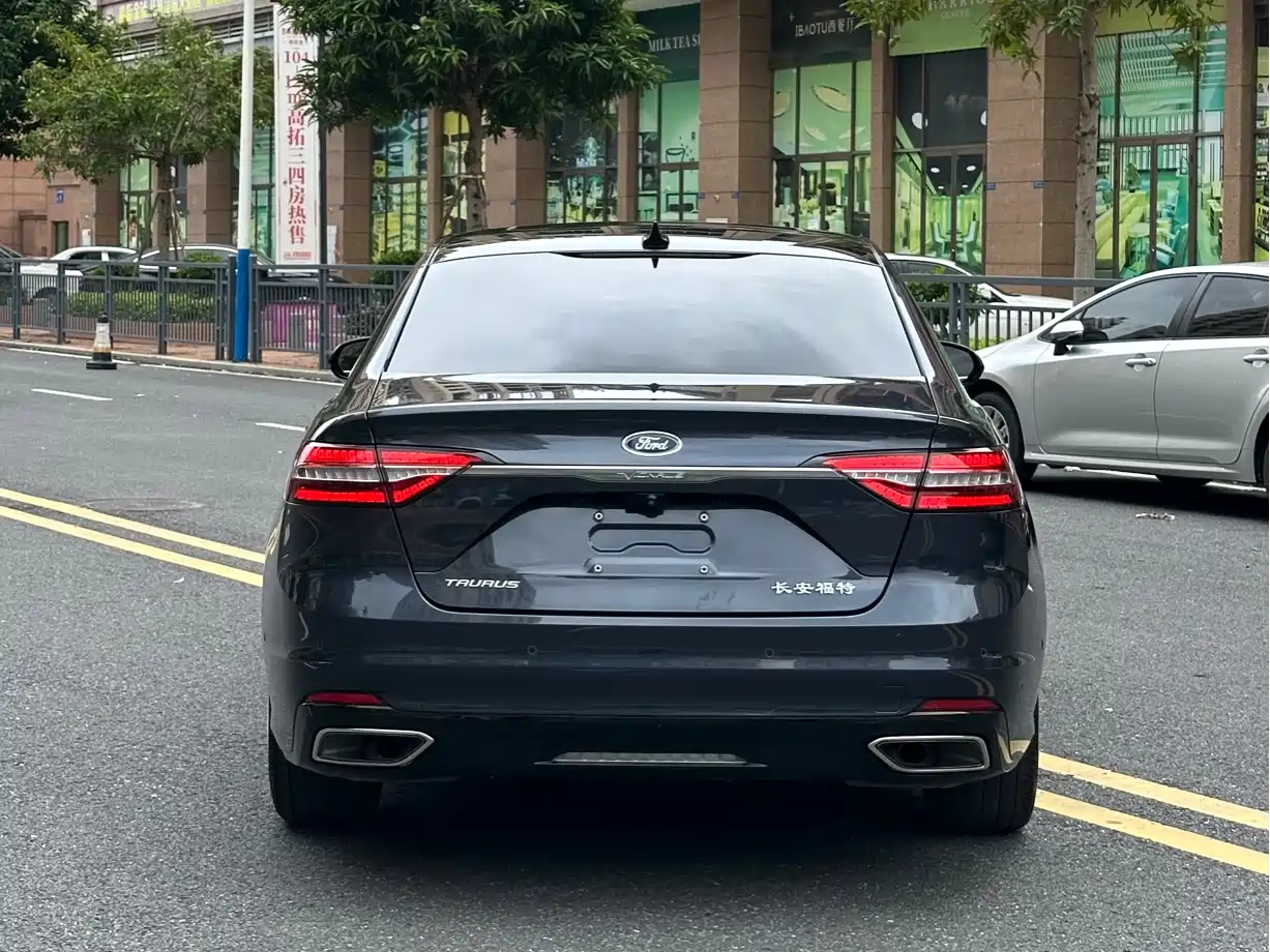 Фото 8 - Ford Taurus