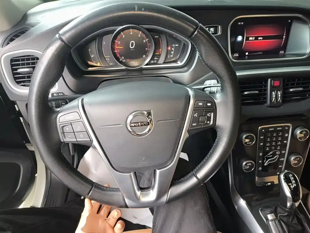 Volvo V40 2019 2019 T3 Momentum