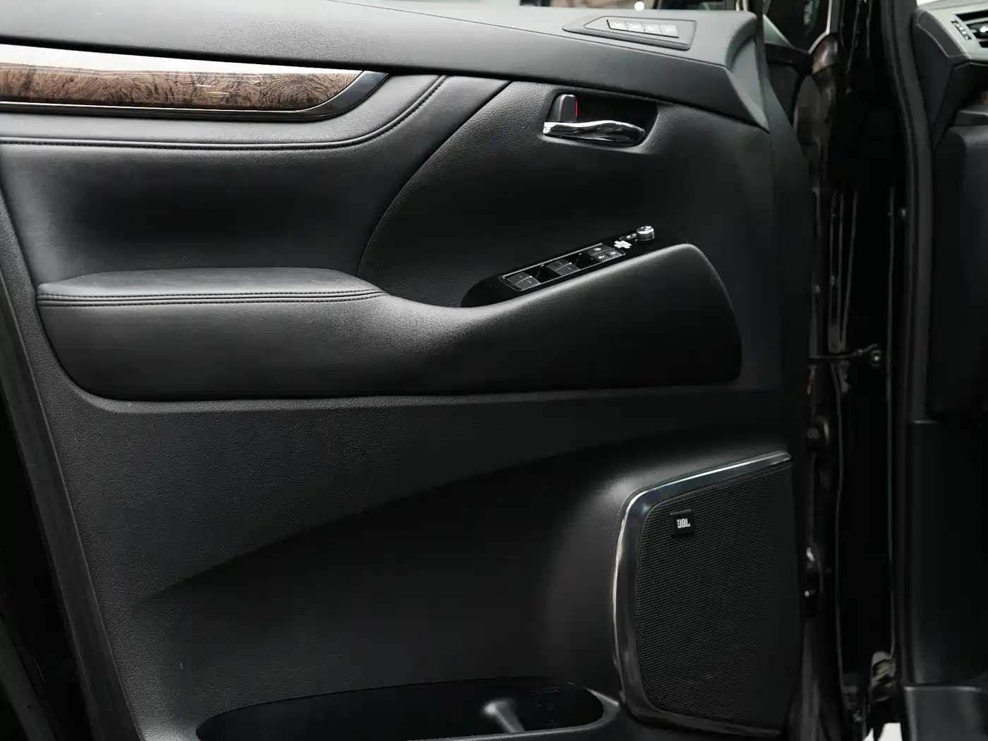 Toyota Alphard 2021 Hybrid 2.5L Ultimate фото 7