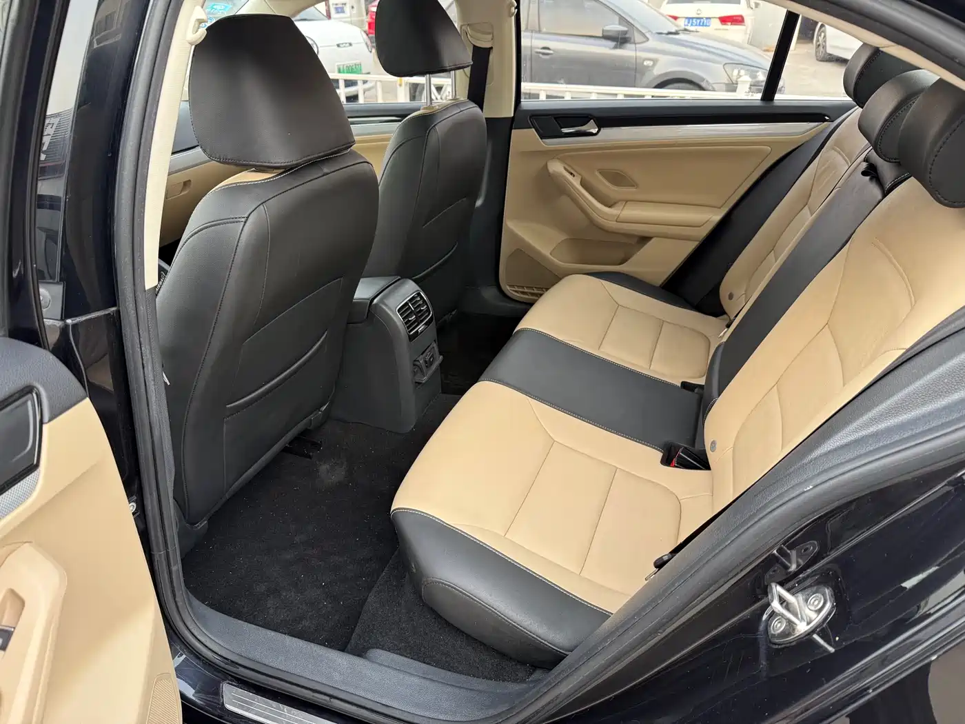 Volkswagen Sagitar 2015 1.6L Automatic Comfort фото 8