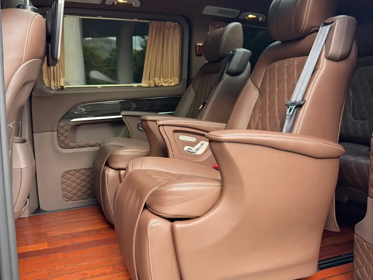 Mercedes-Benz V-Class 2017 Model V 260 Pilot Edition фото 5