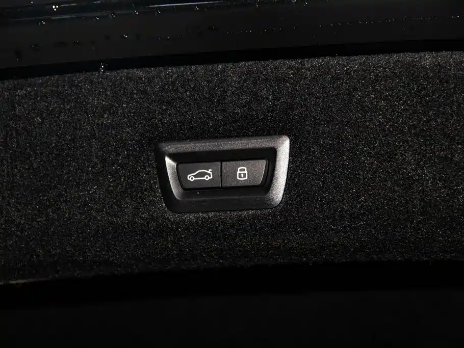 BMW 7 Series 2023 Model 735Li M Sport Package фото 35
