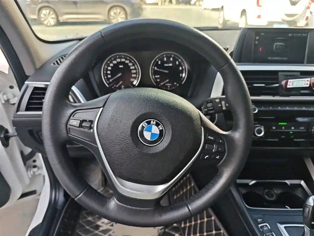 BMW 1 Series (Import) 2018 118i Leading фото 11