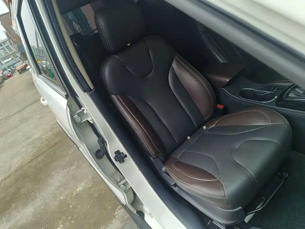 Dongfeng Fengguang Fengguang 370 2018 2018 S370 1.5L CVT Luxury (7-seater)