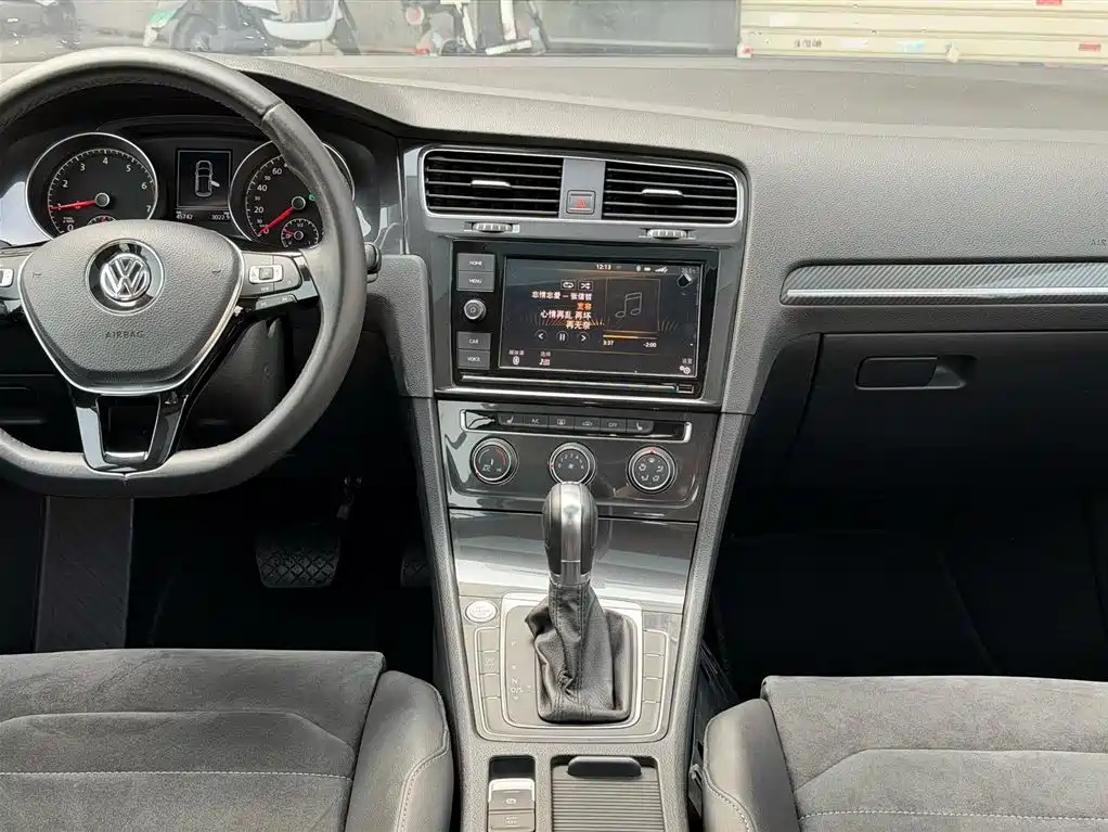 Volkswagen Golf 2019 280TSI DSG Luxury (China V) фото 9