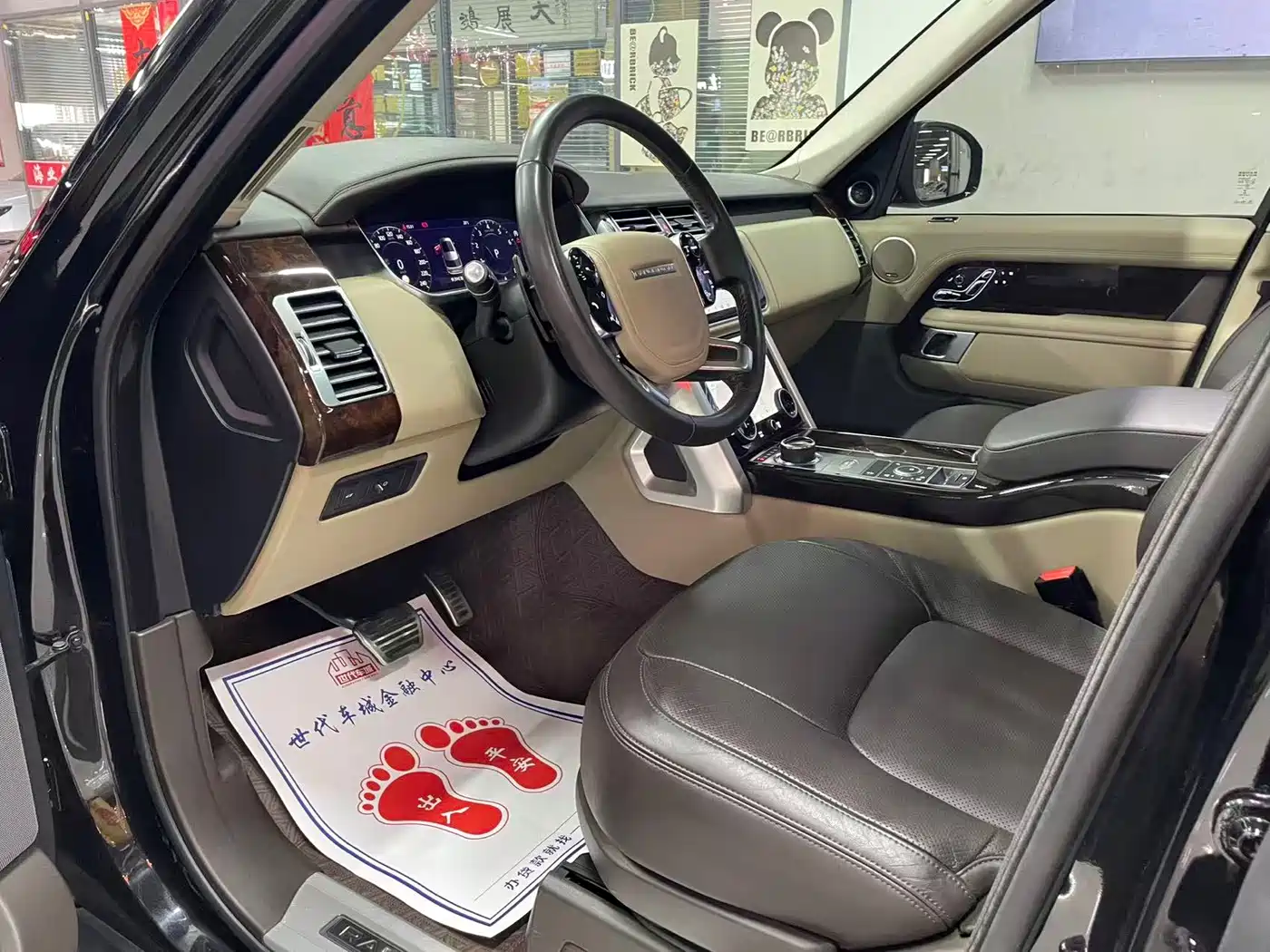 Land Rover Range Rover 2020 3.0 L6 Heritage Extended Edition фото 7