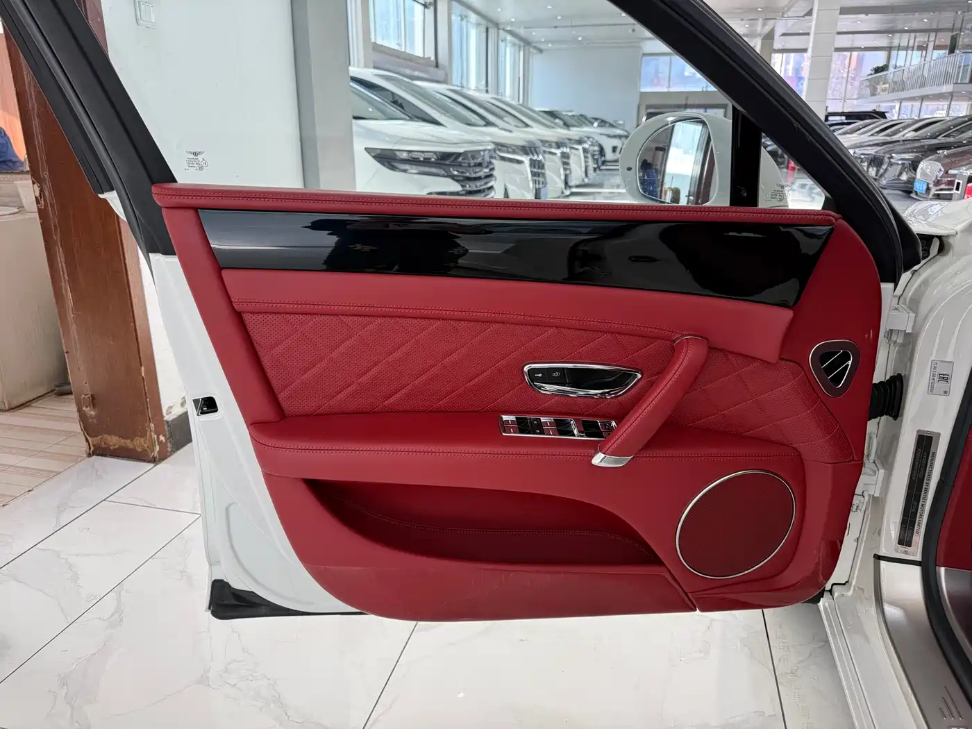Bentley Flying Spur 2016 4.0T V8 Standard Edition фото 4