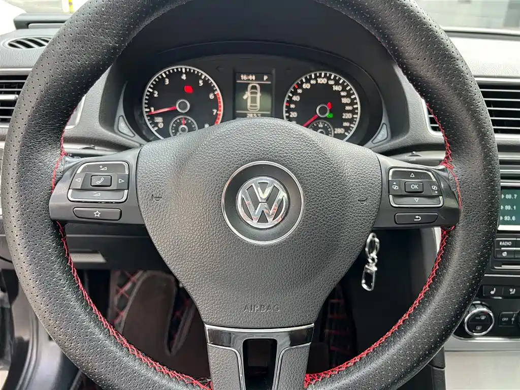 Volkswagen Passat 2015 1.8TSI Automatic Prestige Edition фото 13