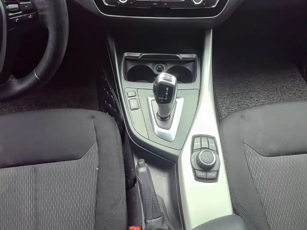 BMW 1 Series (Import) 2018 118i Leading фото 14