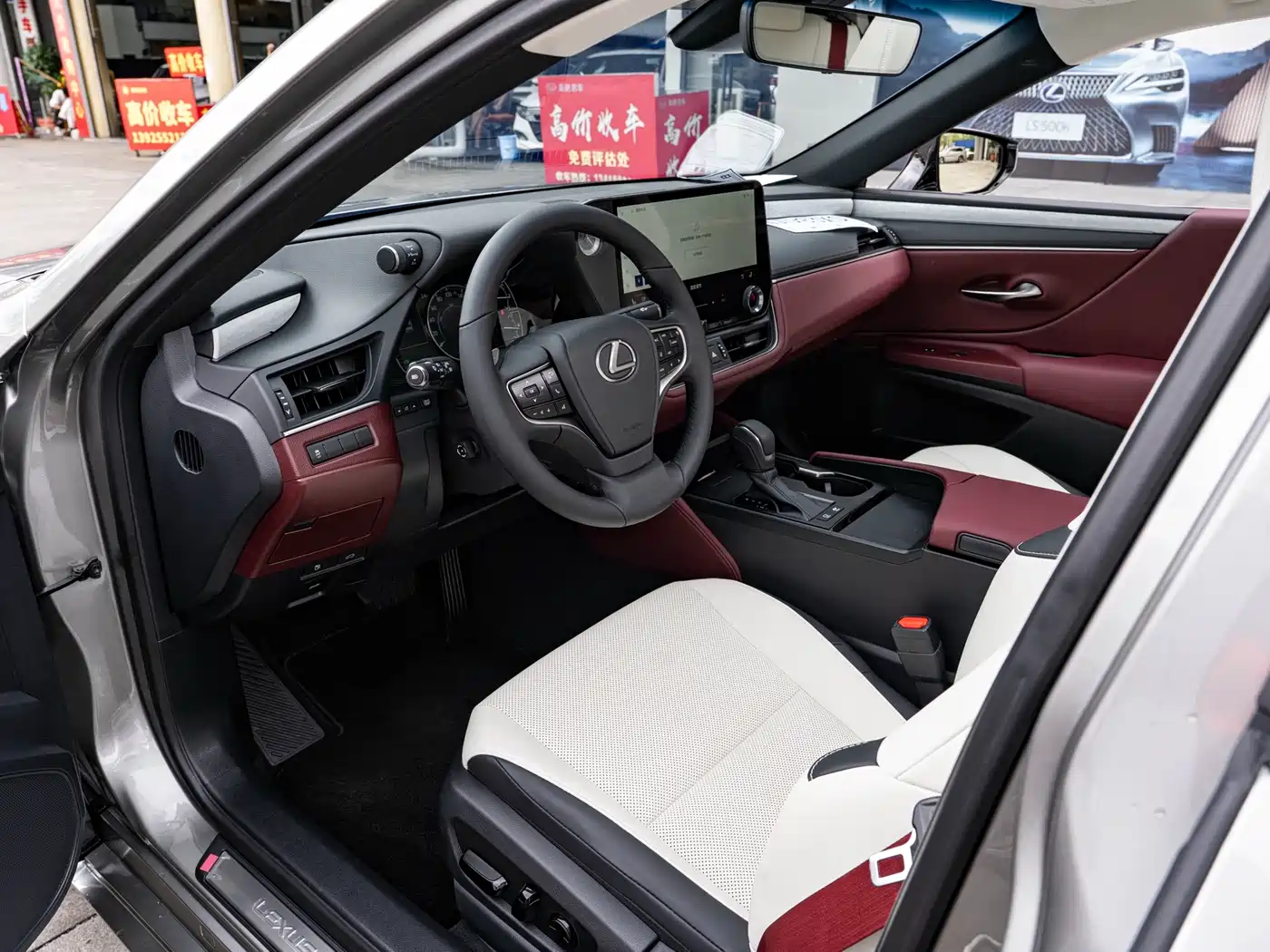 Lexus ES 2025 300h Ultimate Edition фото 9