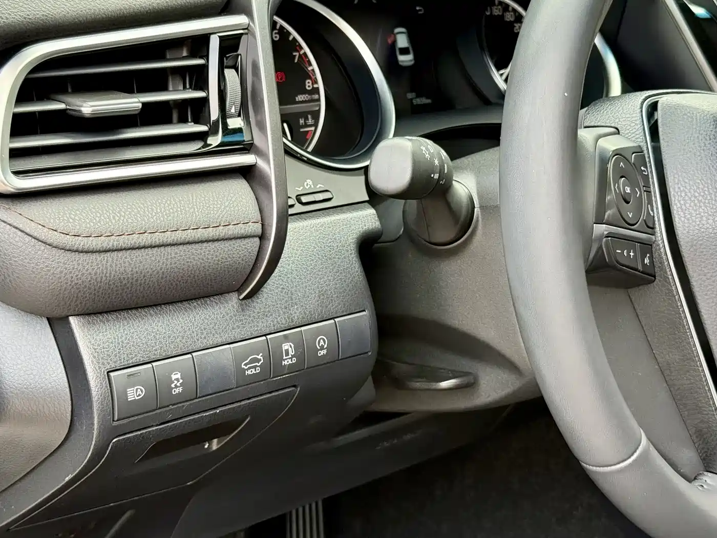 Toyota Camry 2021 2.0G Luxury Edition фото 13
