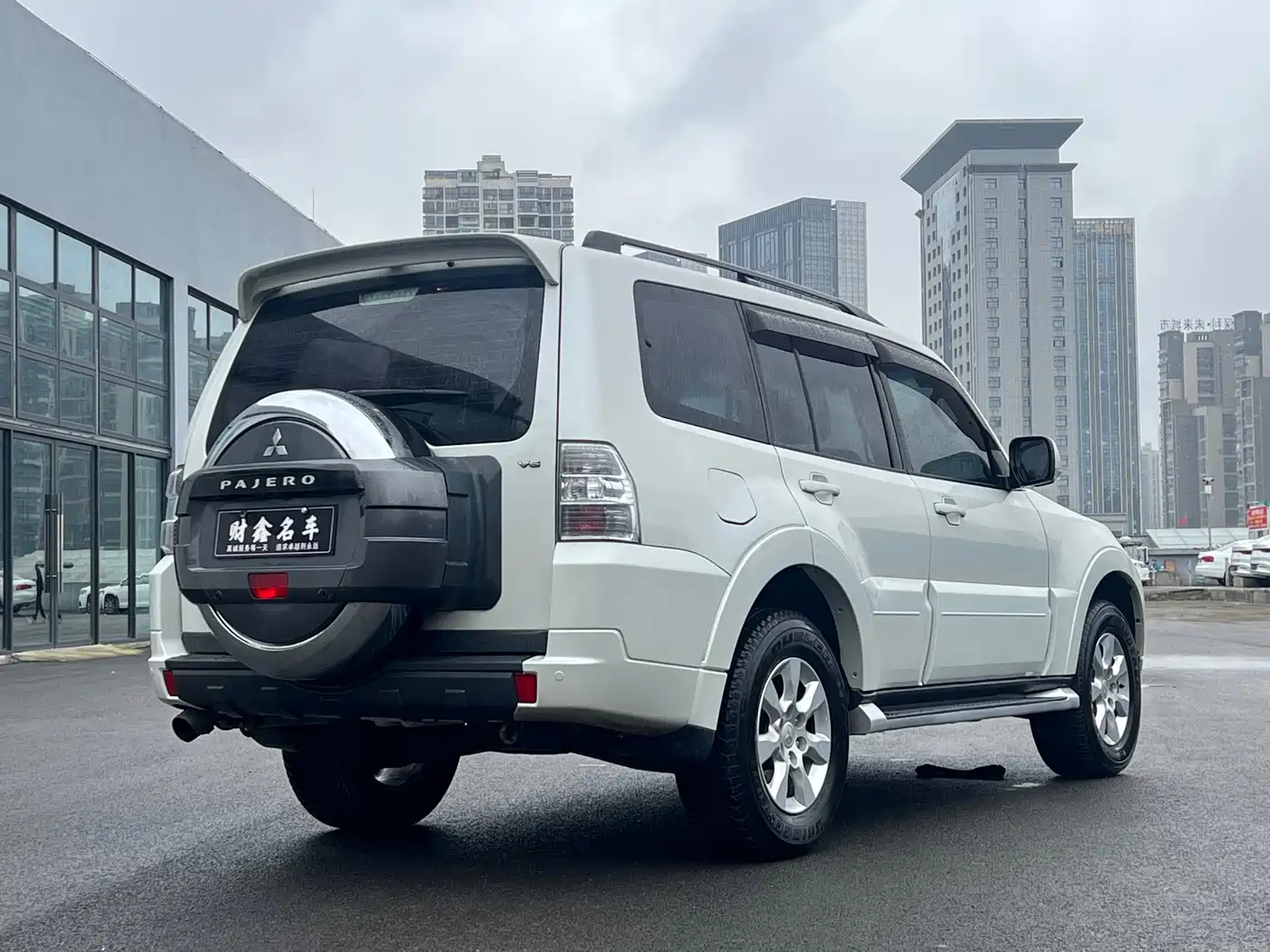 Mitsubishi Pajero (Import) 2018 3.0L Automatic Standard Edition фото 6