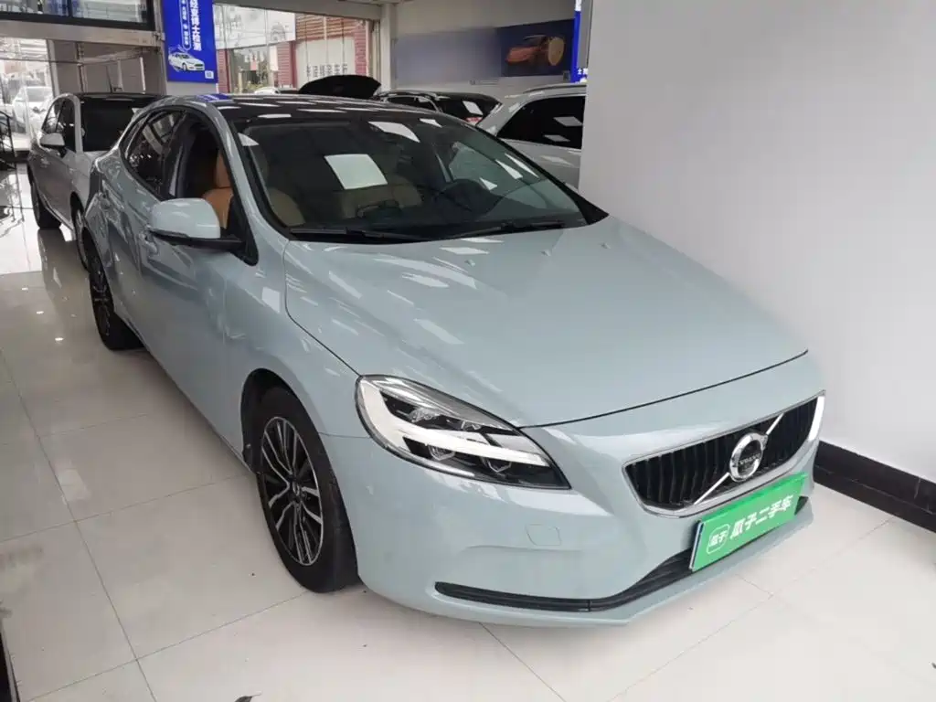 Фото 3 - Volvo V40