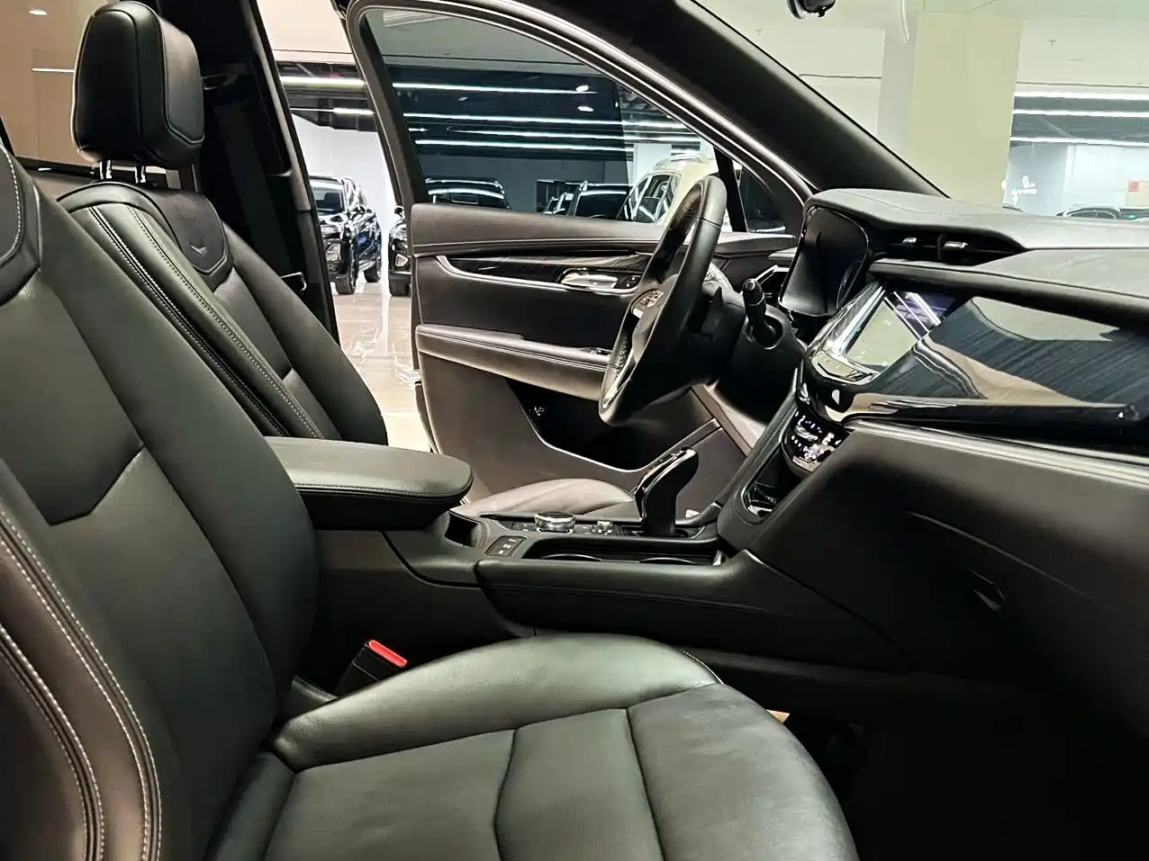 Фото 5 - Cadillac XT6