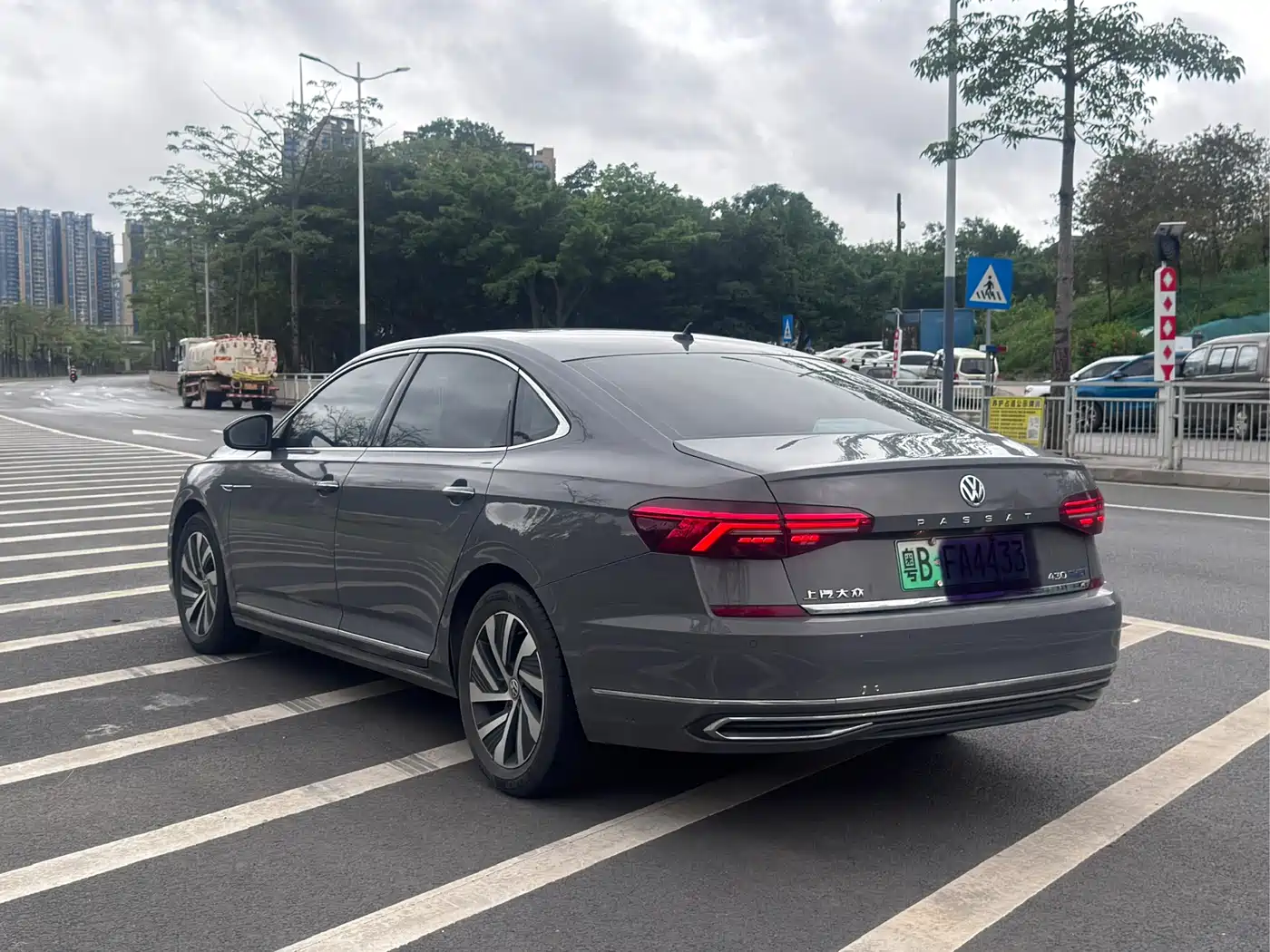 Volkswagen Passat New Energy 2019 430PHEV Hybrid Luxury Edition фото 6