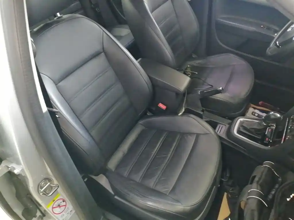 Volkswagen Lavida 2013 Facelift 1.6L Automatic Luxury фото 25