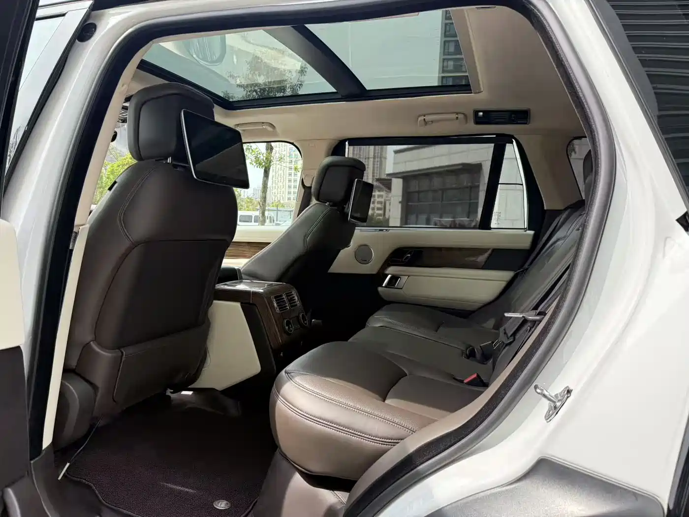 Land Rover Range Rover 2019 3.0 SC V6 Heritage Extended Edition фото 7
