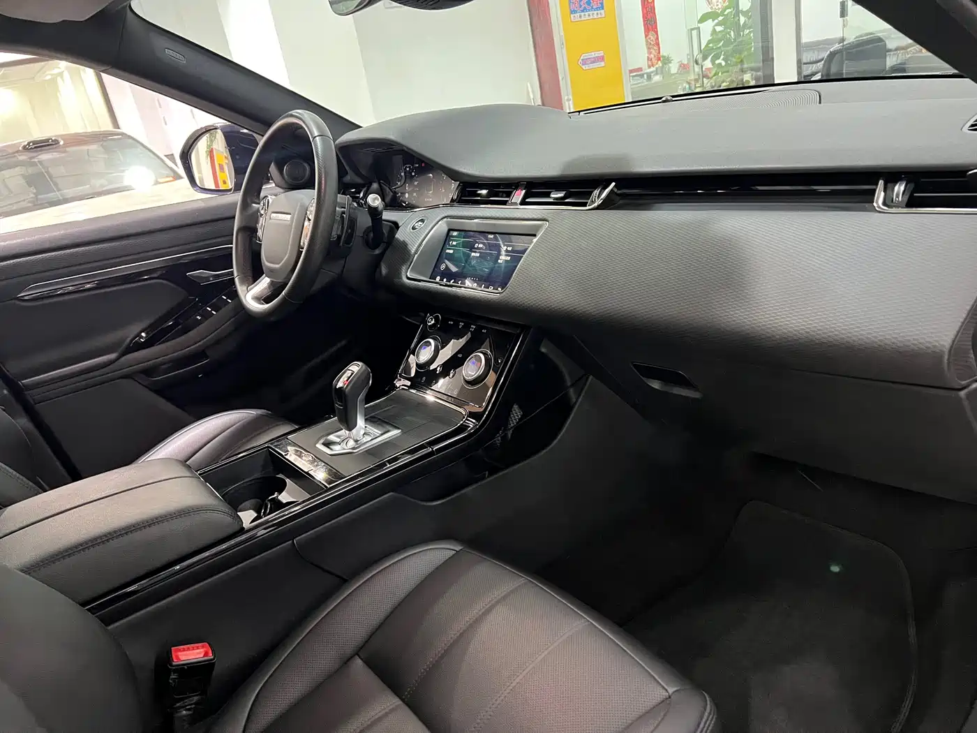 Land Rover Range Rover Evoque 2020 Model 249PS R-DYNAMIC S Gloss Black Sport Edition фото 13
